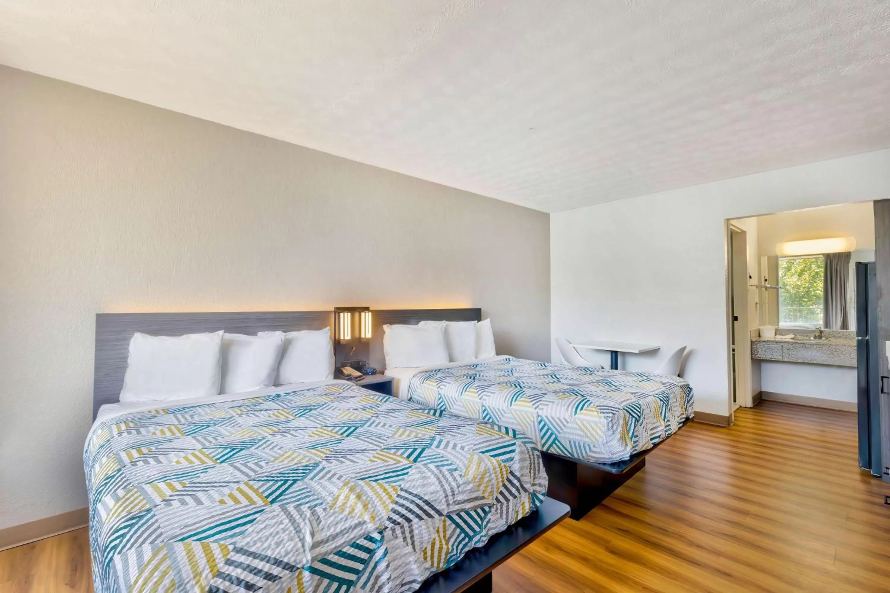 Photo of the whole room, Bed in Motel 6-Mount Jackson, VA - Shenandoah