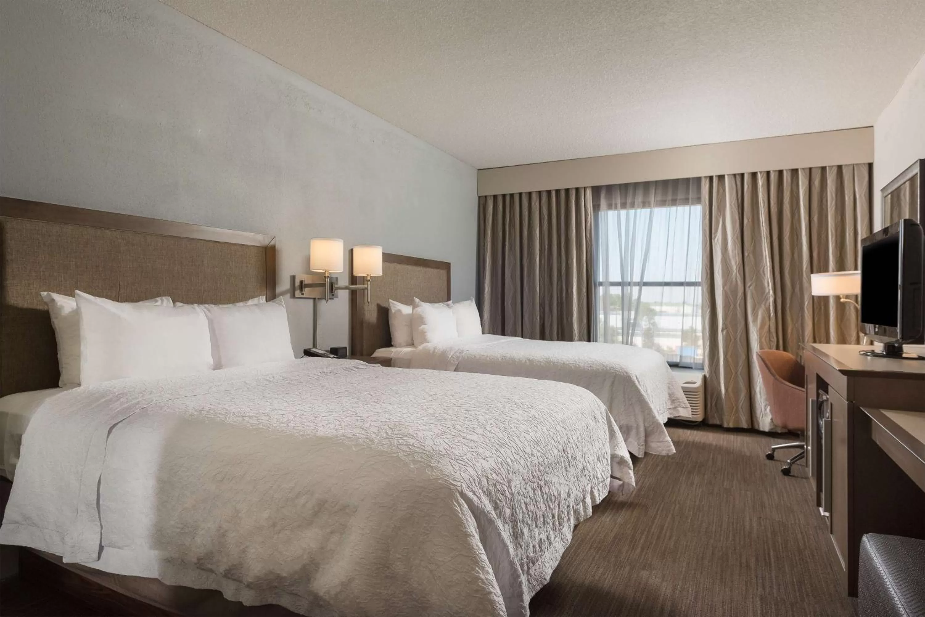 Bed in Hampton Inn Myrtle Beach West