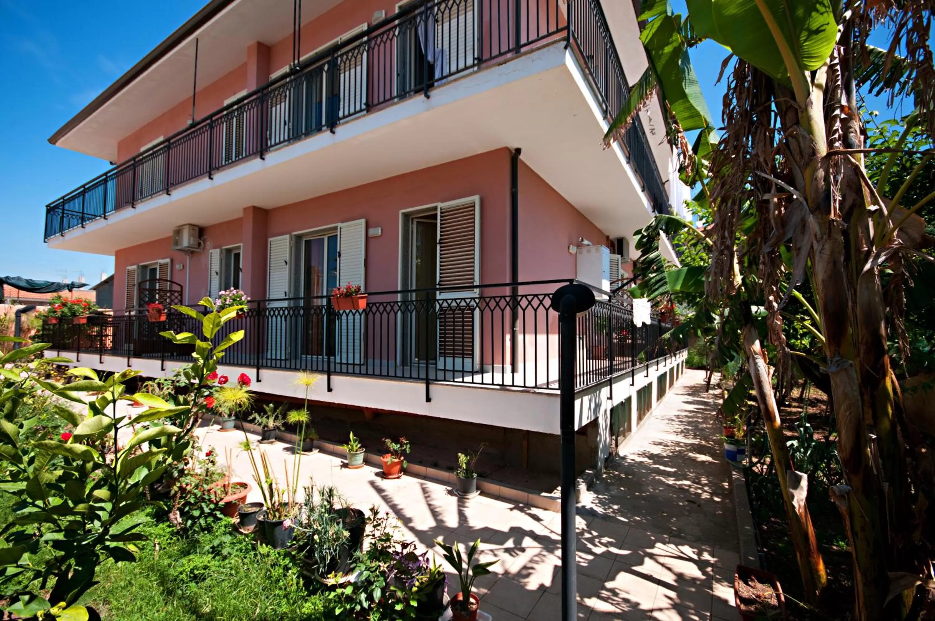 Facade/entrance in Kosmos