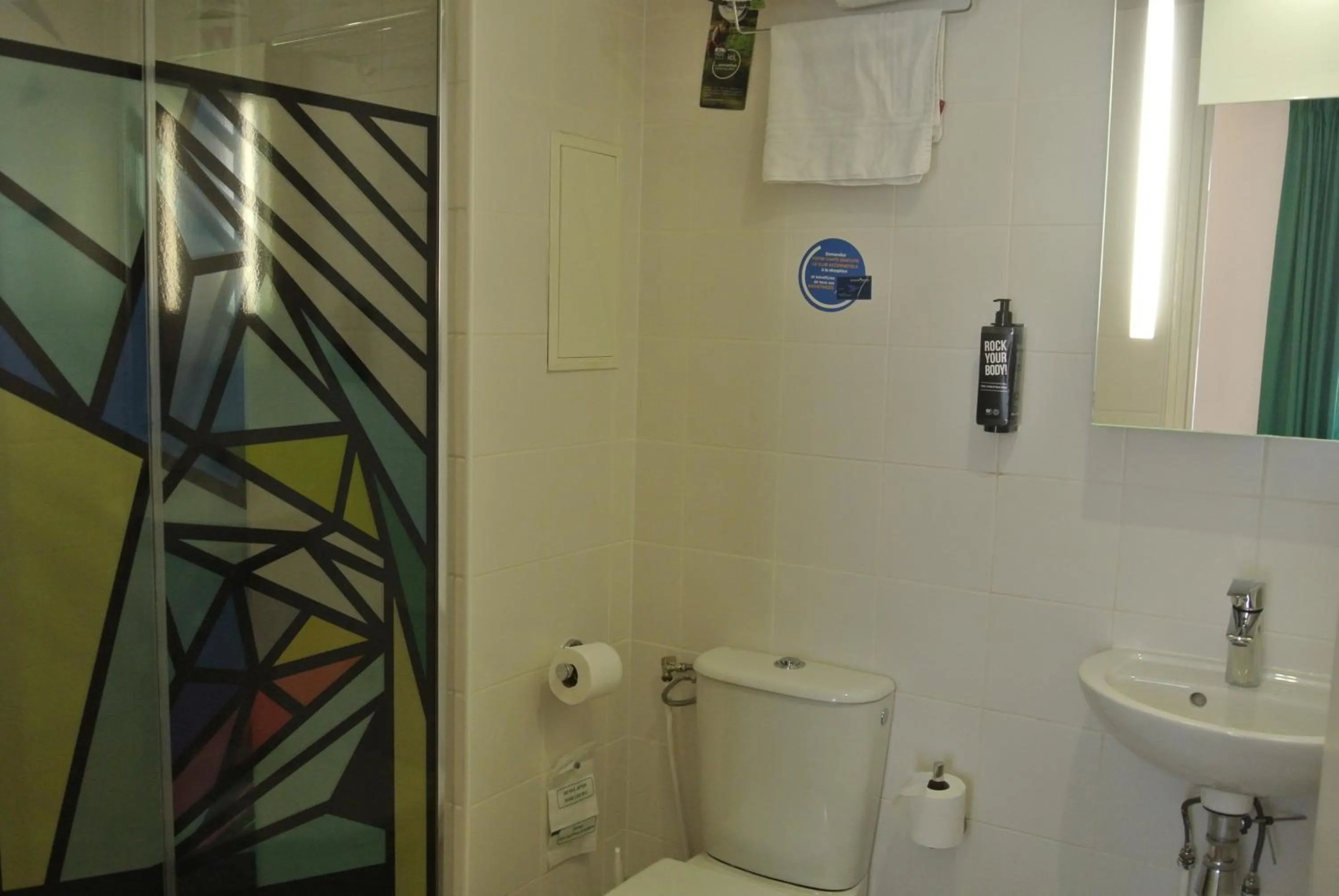 Bathroom in ibis Styles Paris Maine Montparnasse