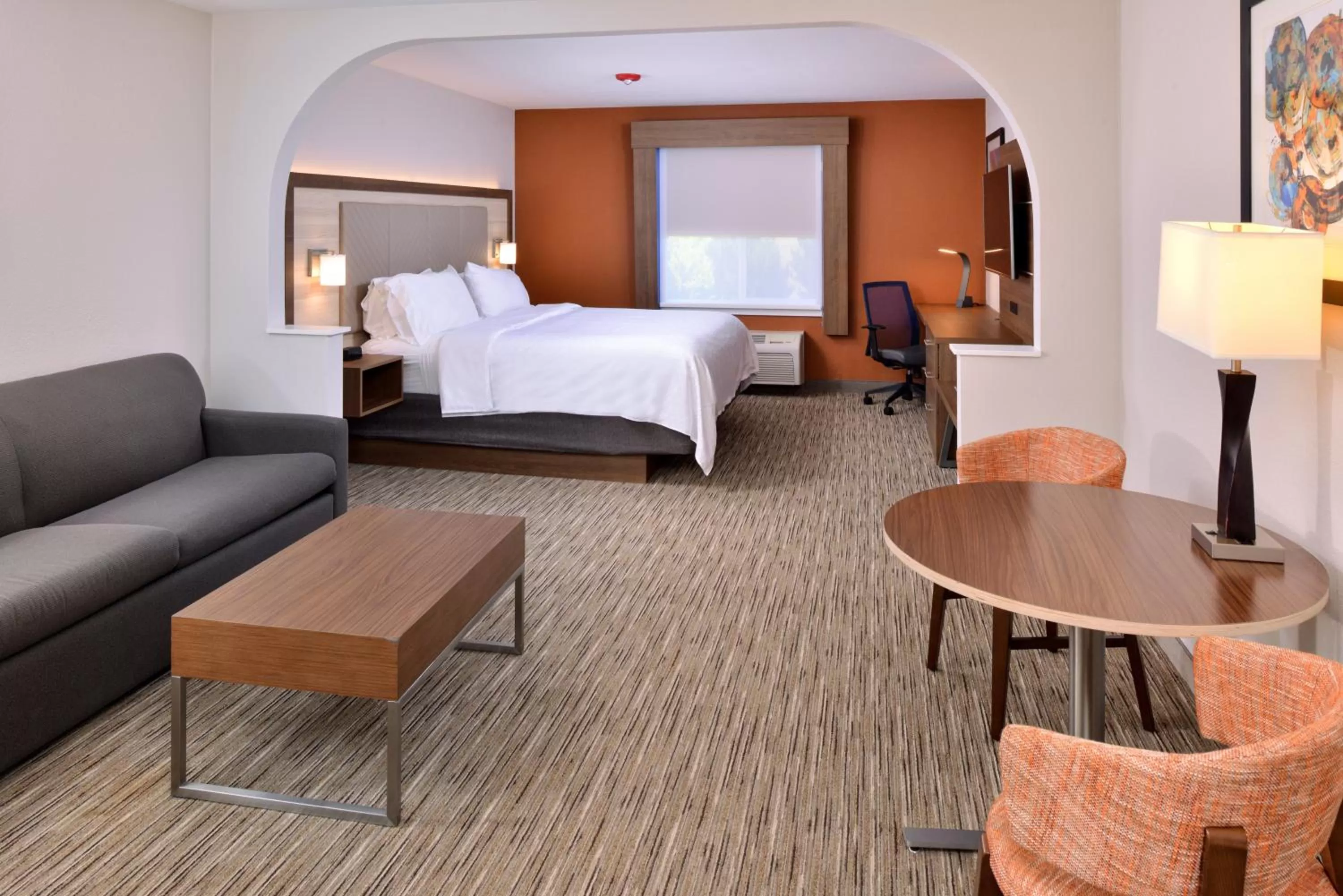 Photo of the whole room, Bed in Holiday Inn Express Hotel & Suites Arcata/Eureka-Airport Area by IHG