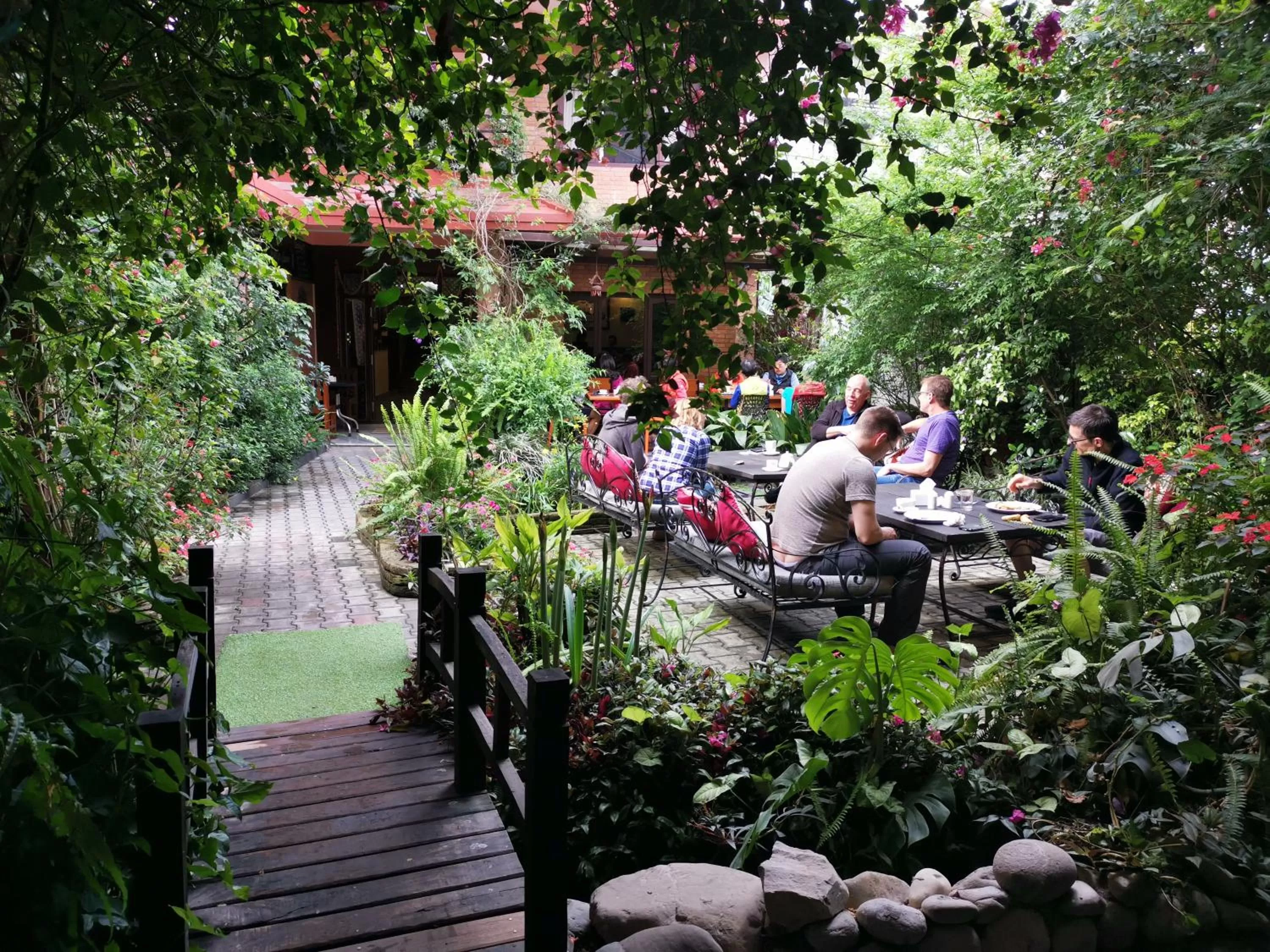 Garden in Hotel Middle Path & Spa