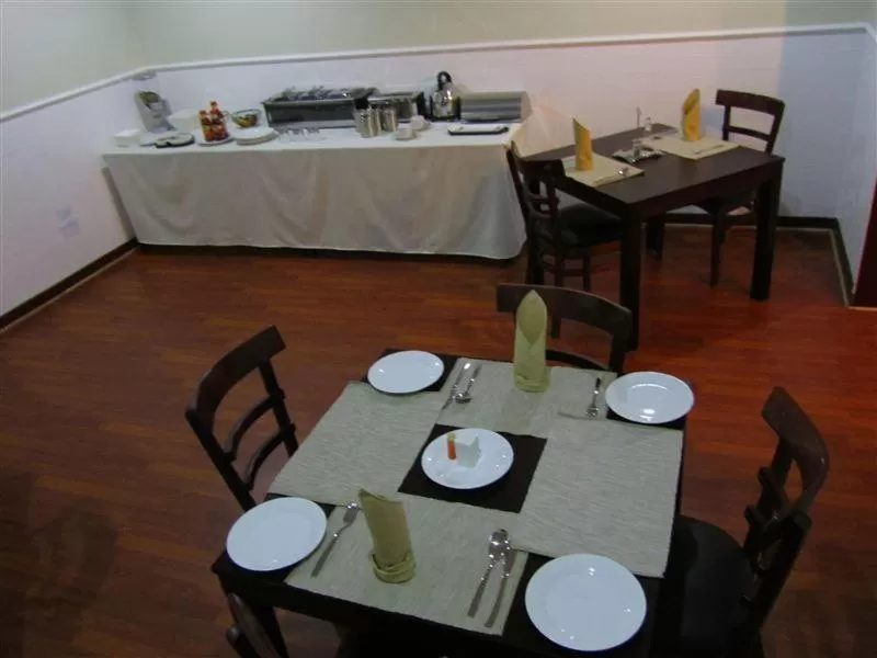 Restaurant/Places to Eat in Road Stay