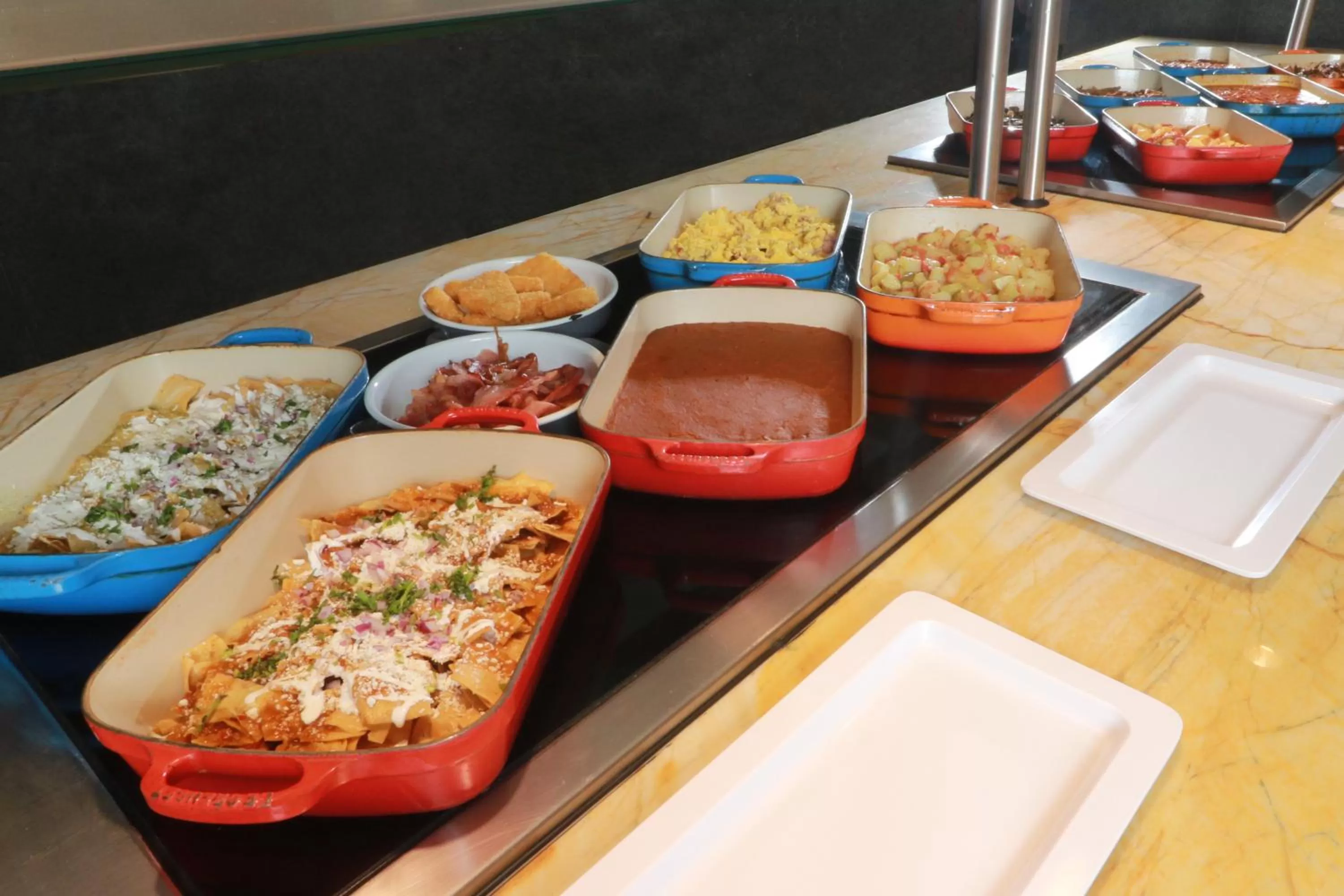 Restaurant/places to eat in Holiday Inn & Suites Plaza Mayor by IHG