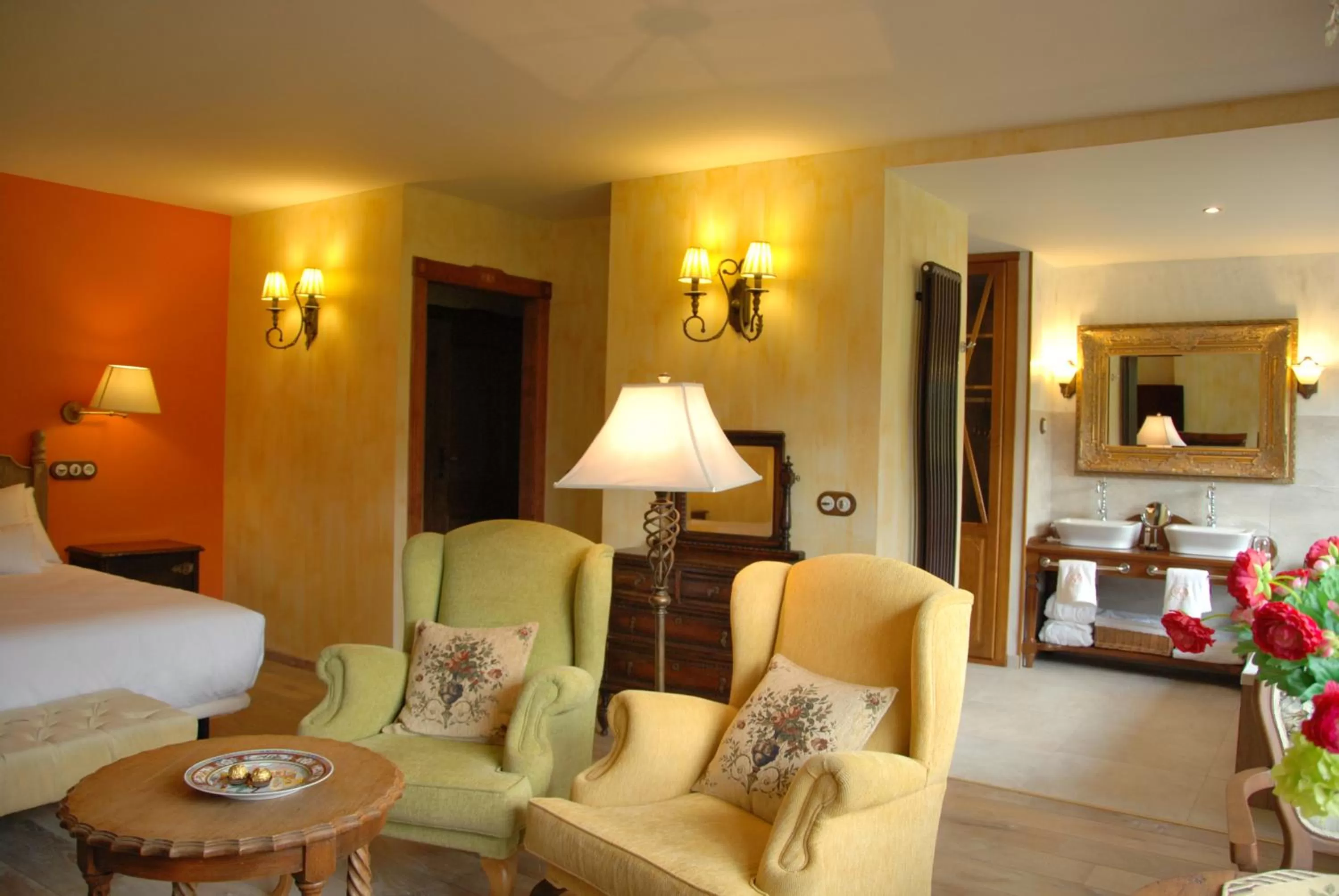 Living room, Bed in Hotel Selba d'Ansils