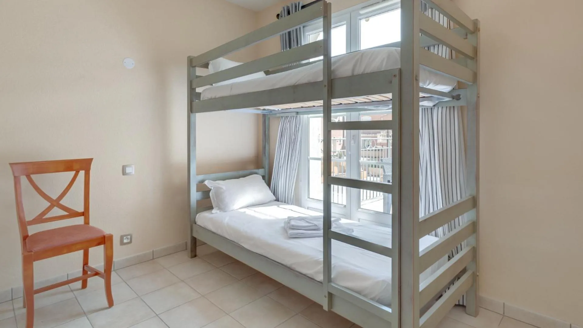 bunk bed, Bed in Vacancéole – Le Domaine de Camiole