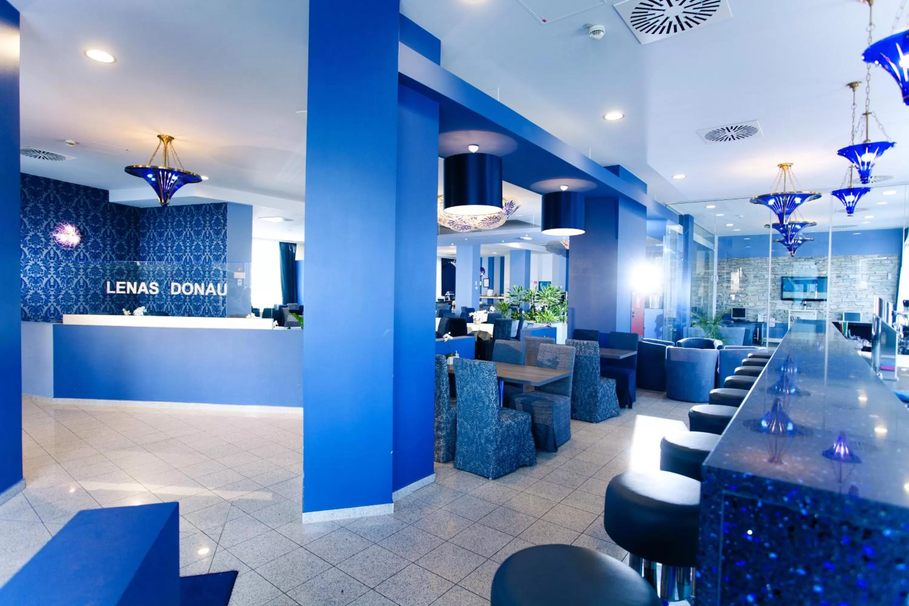 Restaurant/places to eat in Lenas Donau Hotel