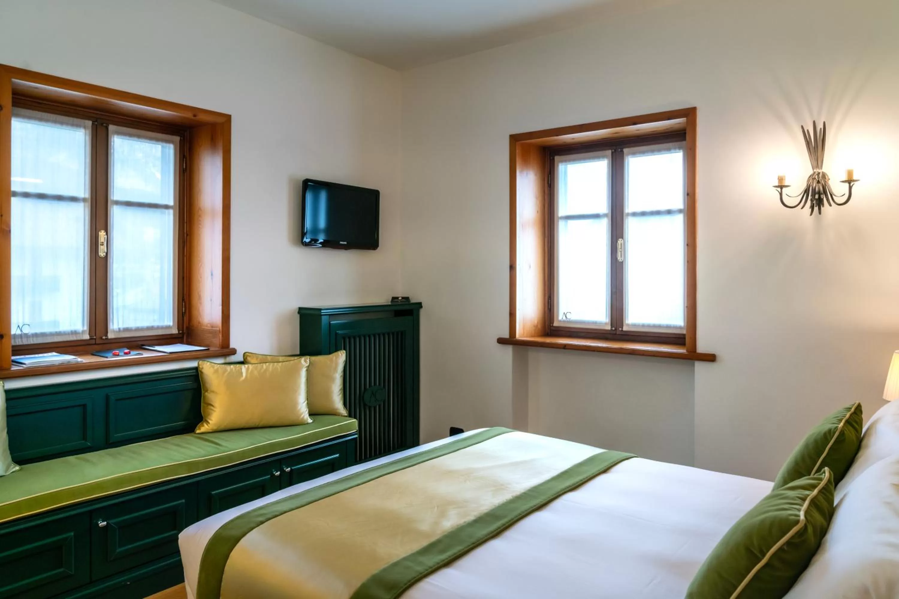 Photo of the whole room, Bed in Ambra Cortina Luxury&Fashion Hotel