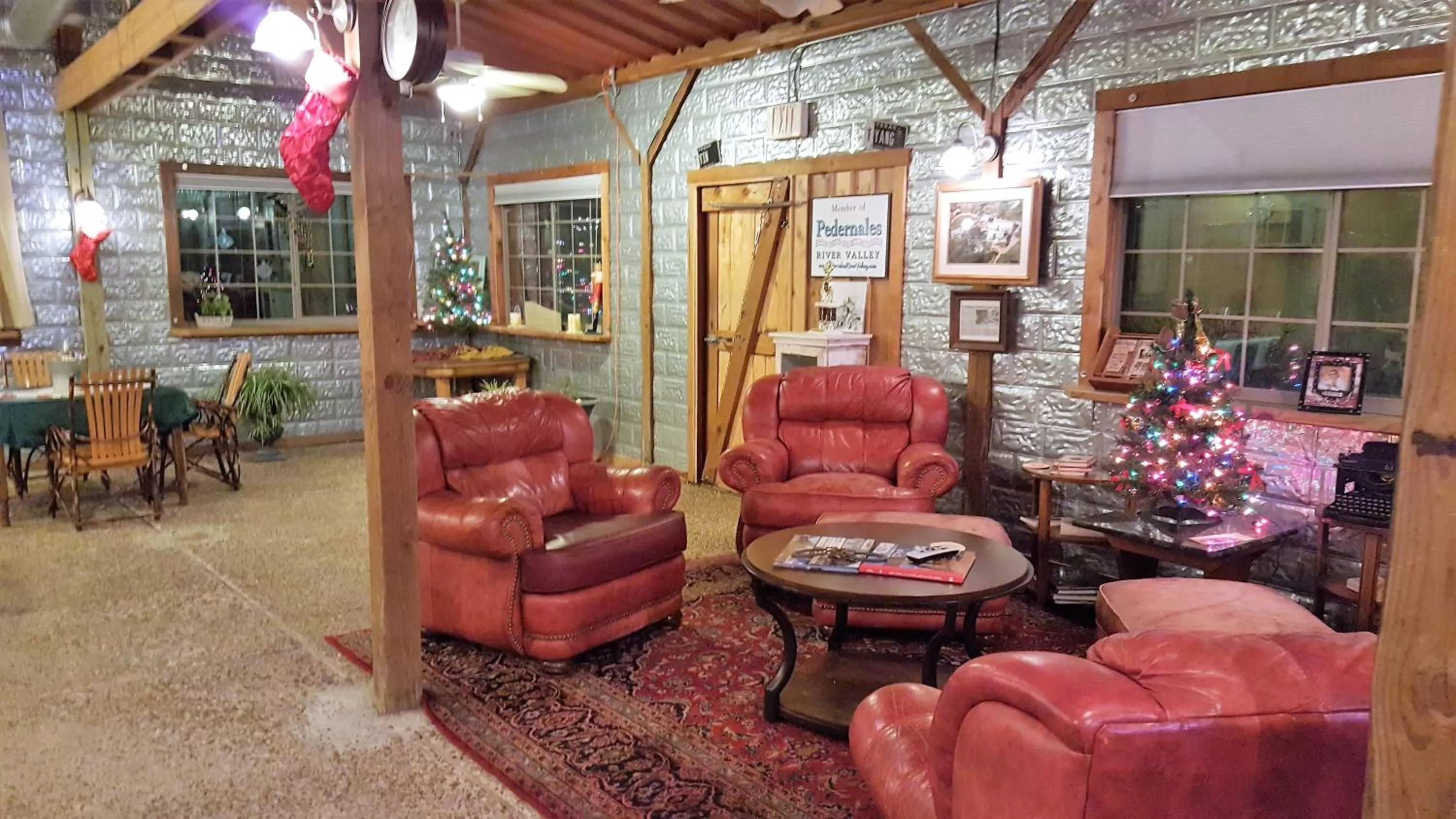 Lounge or bar in Full Moon Inn