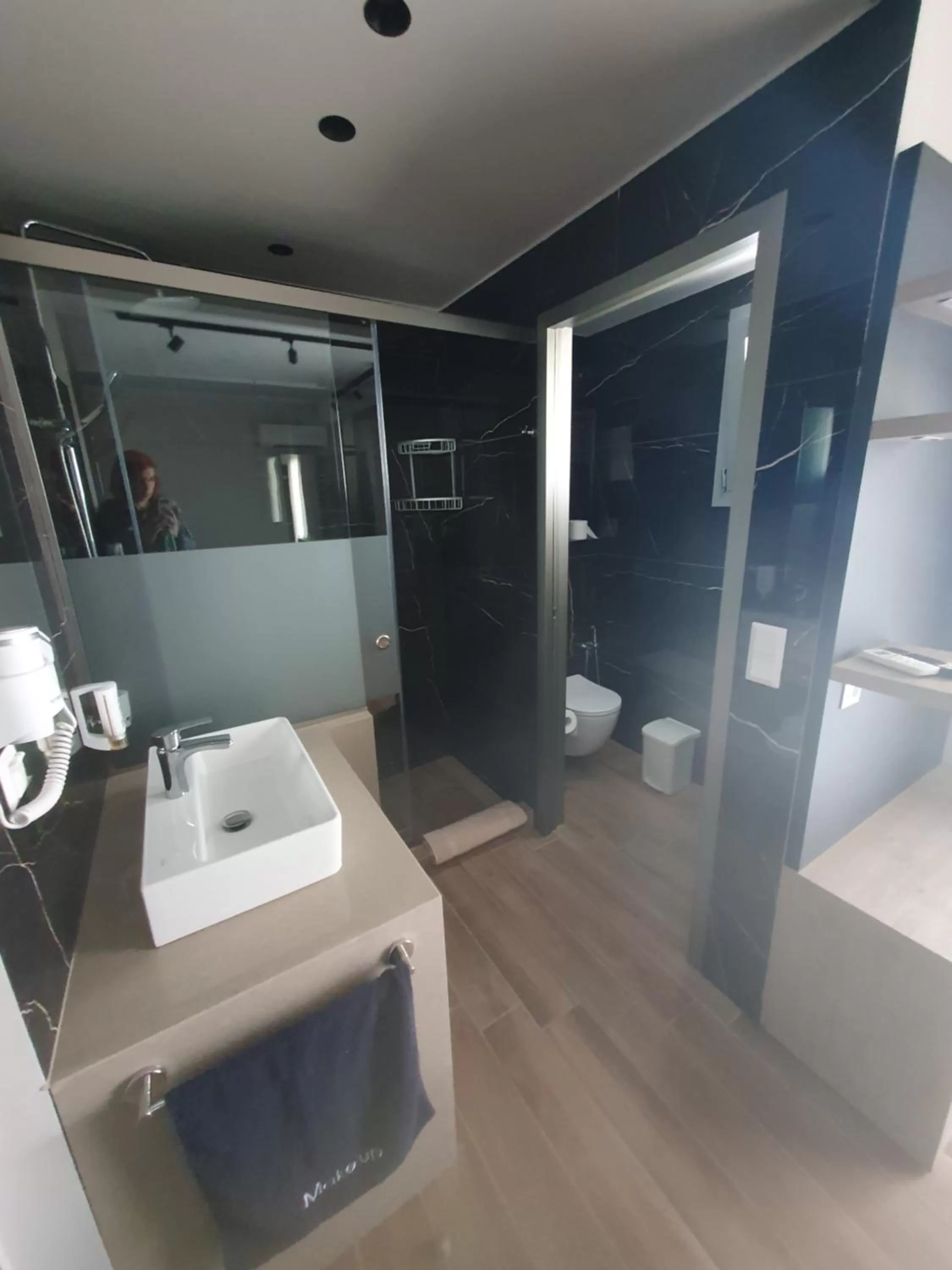 Shower in EUPHORIA ''Staying in Pleasure''