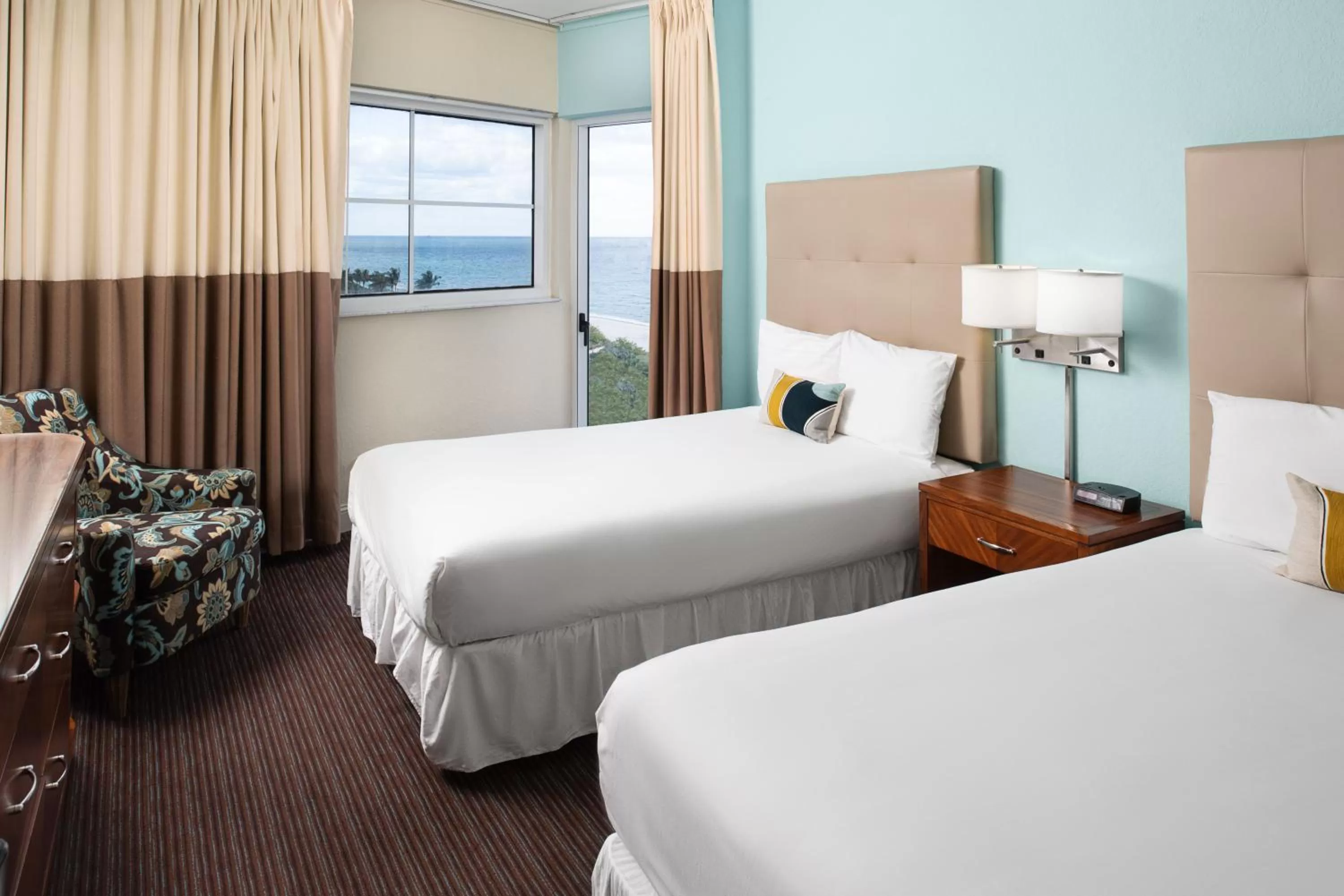 Bedroom, Bed in Sherry Frontenac Oceanfront