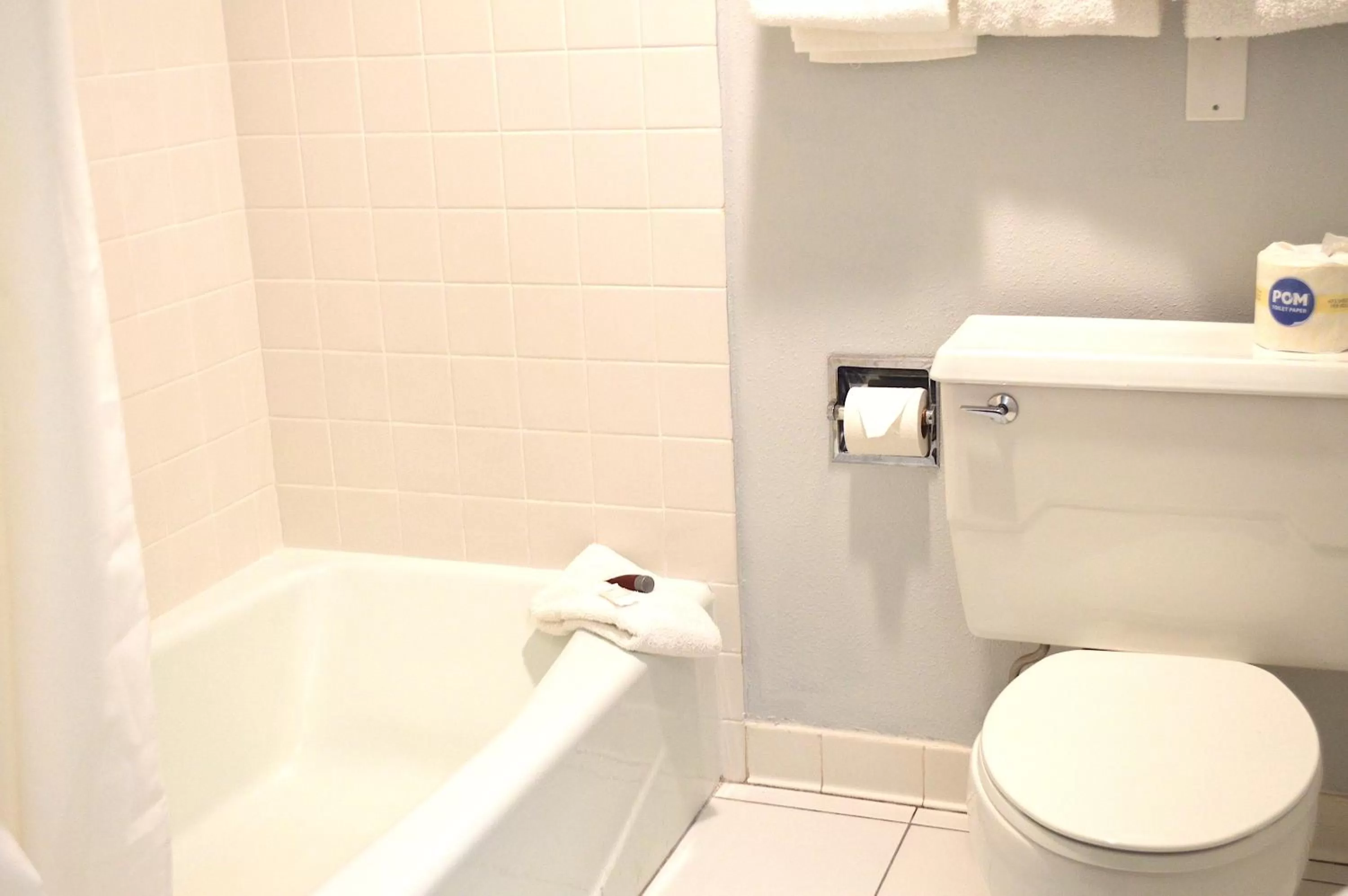 Bathroom in Americas Best Value Inn and Suites St. Cloud