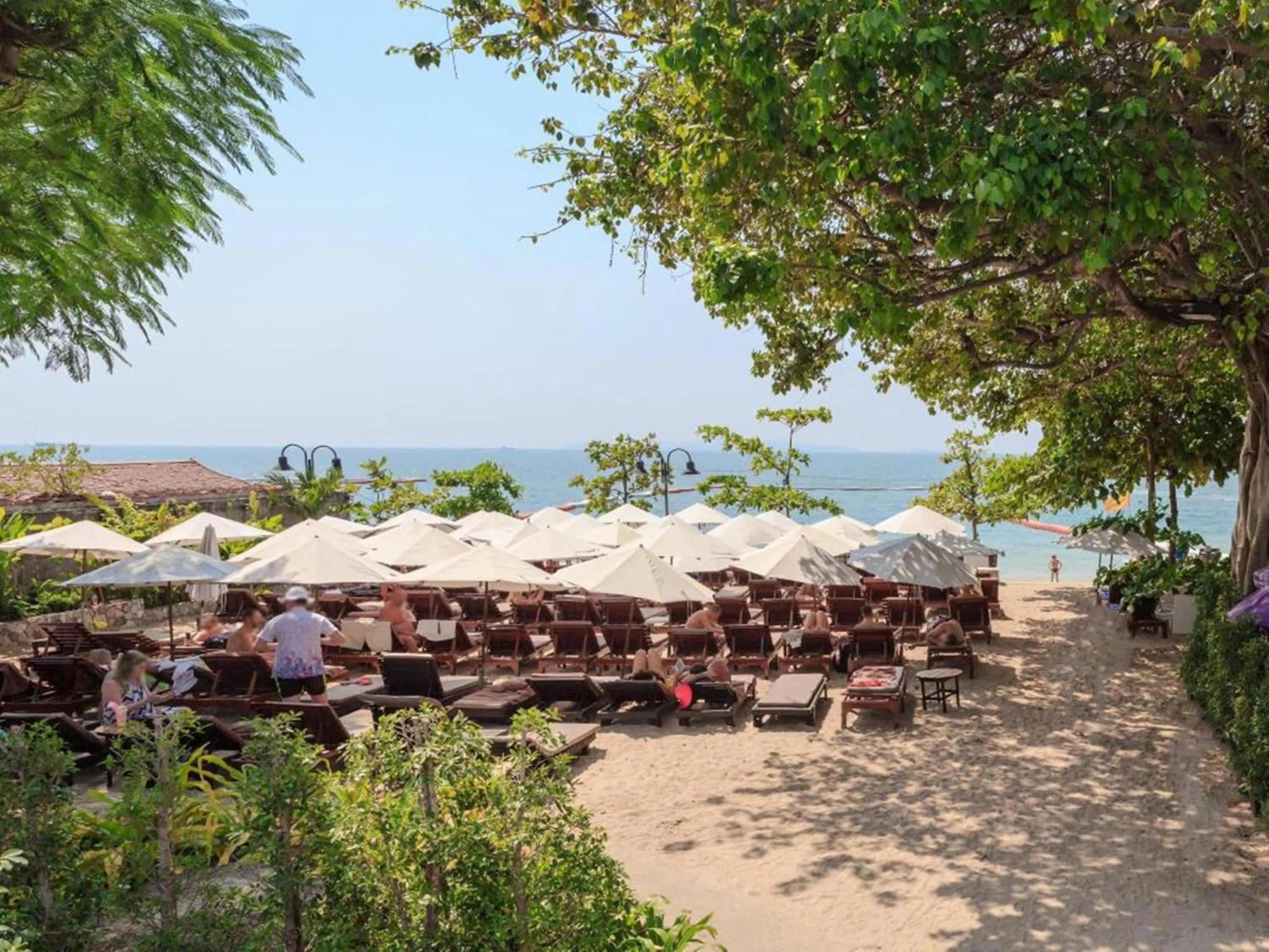 Beach in Long Beach Garden Hotel & Pavilions