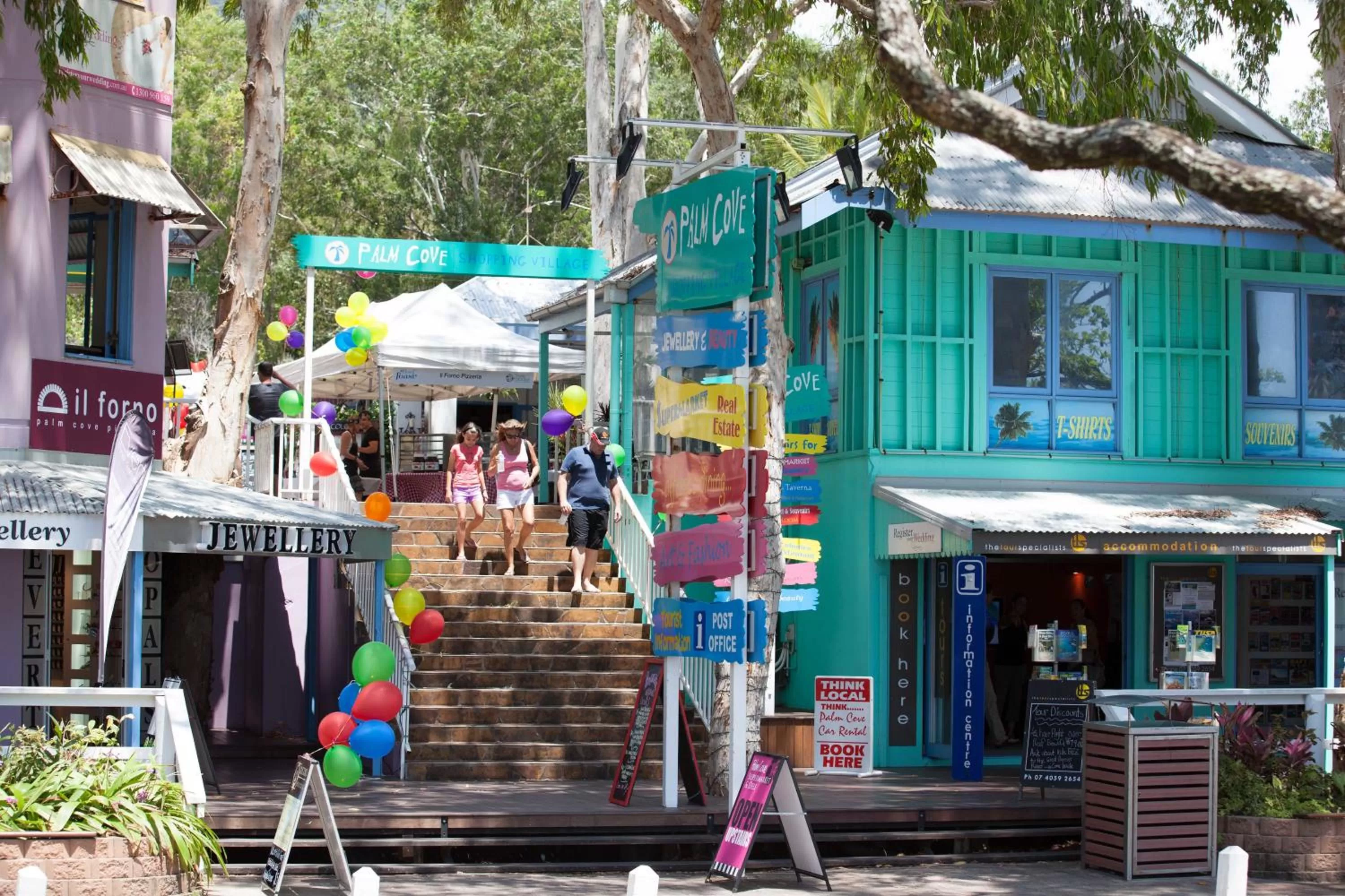 Restaurant/places to eat in The Reef Retreat Palm Cove