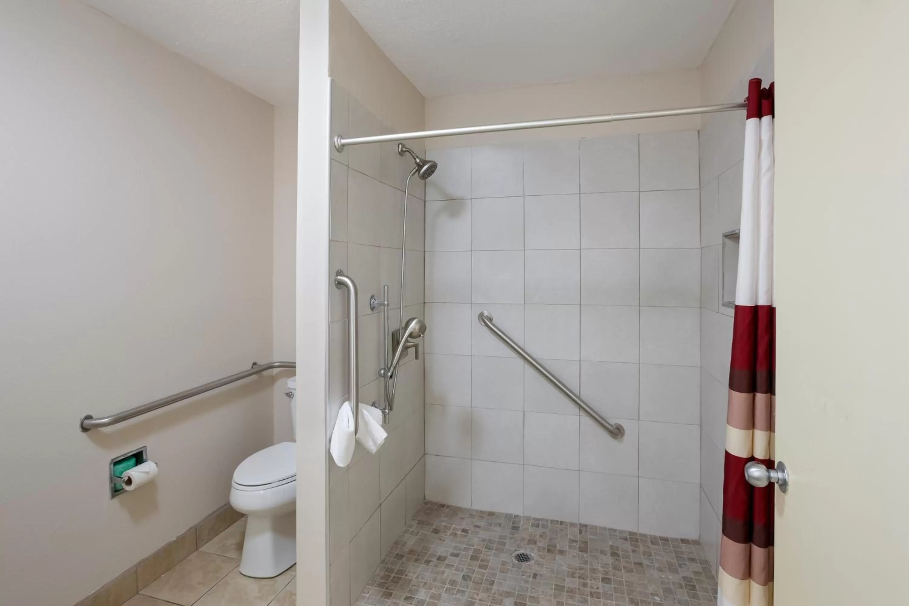 Bathroom in Red Roof Inn Dillon, SC