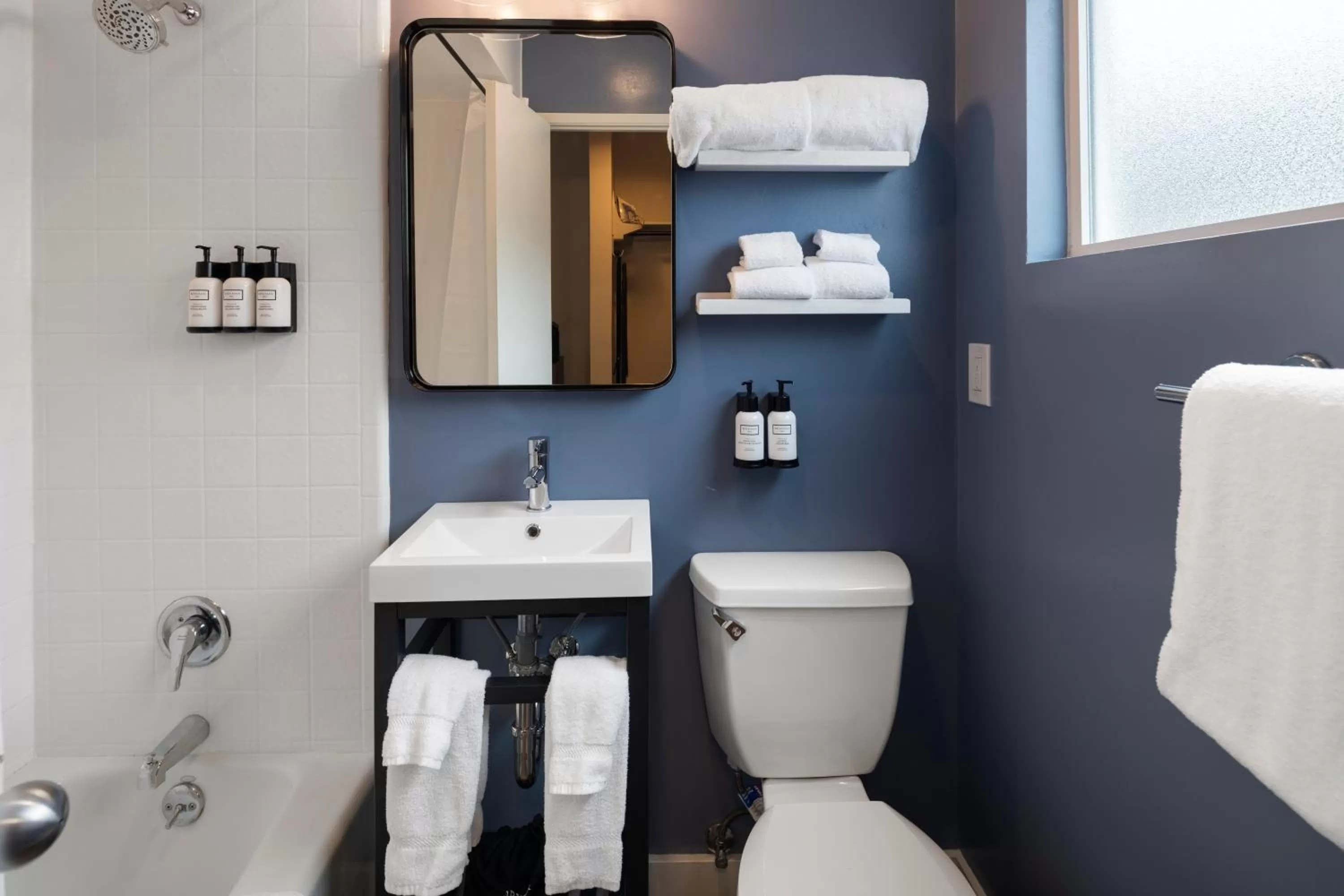 Bathroom in Sea Harbor Hotel - San Diego