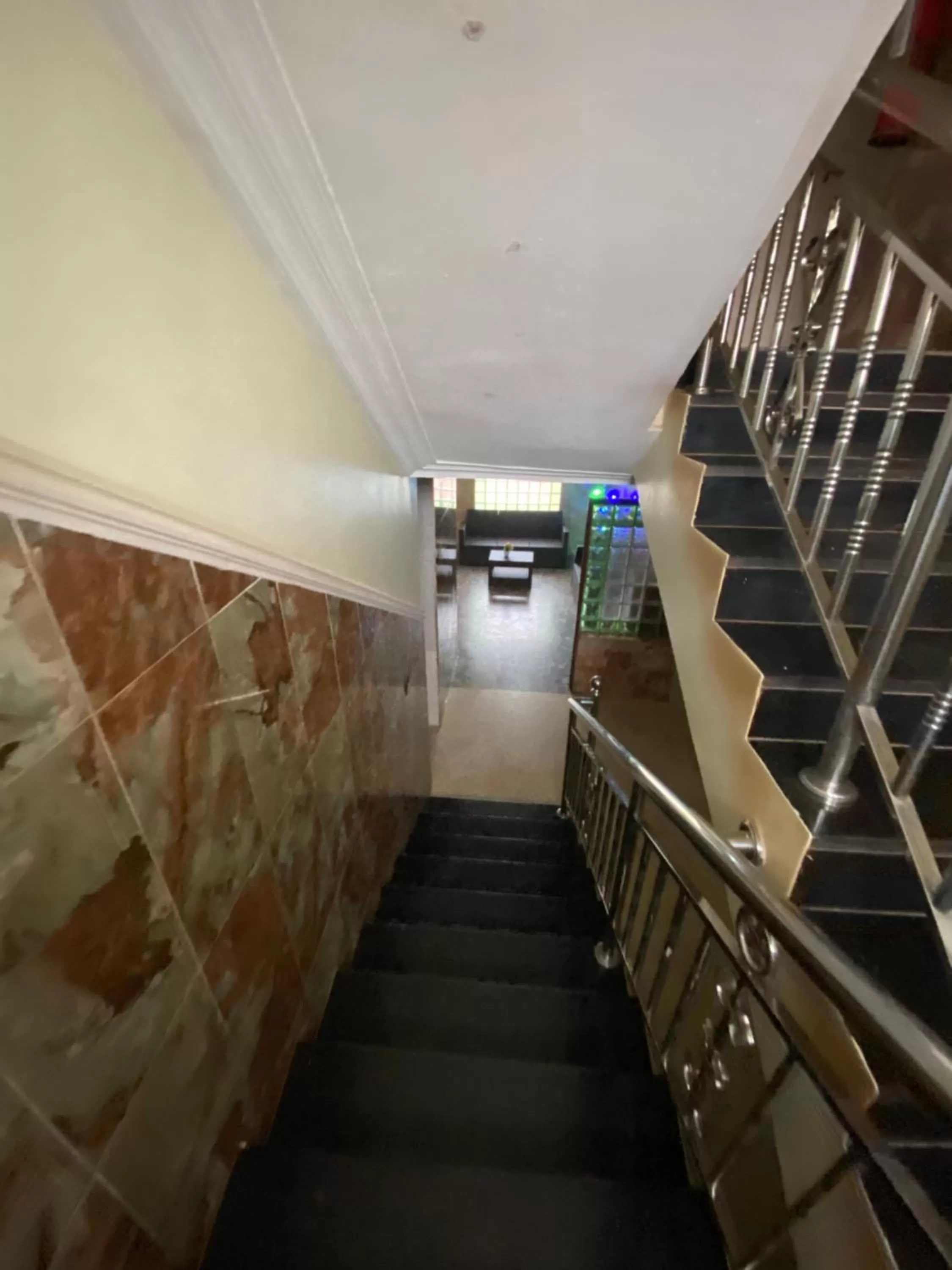 Nue-Crest Hotels & Suites