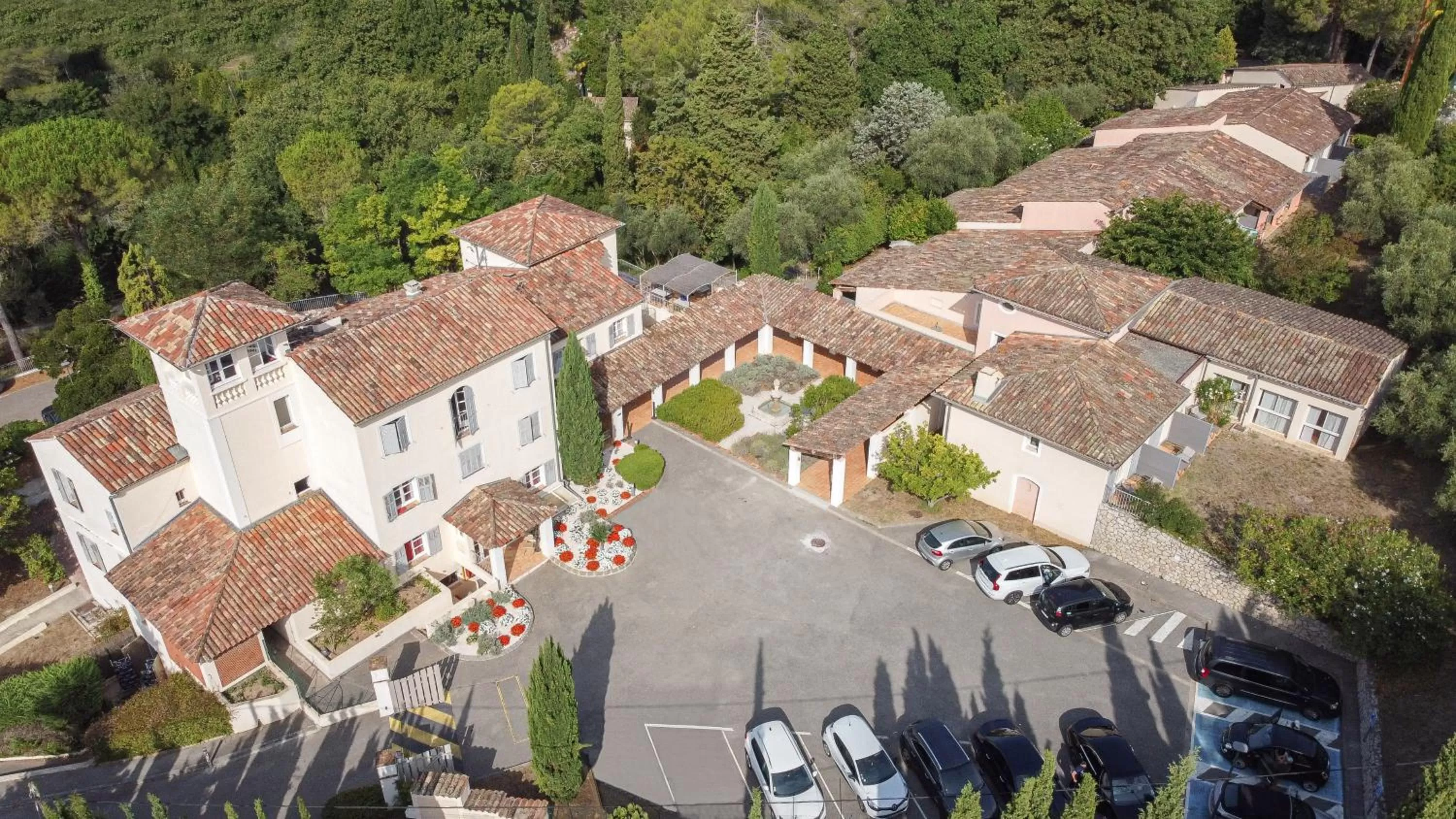 Property building, Bird's-eye View in Domaine de La Tour Carrée