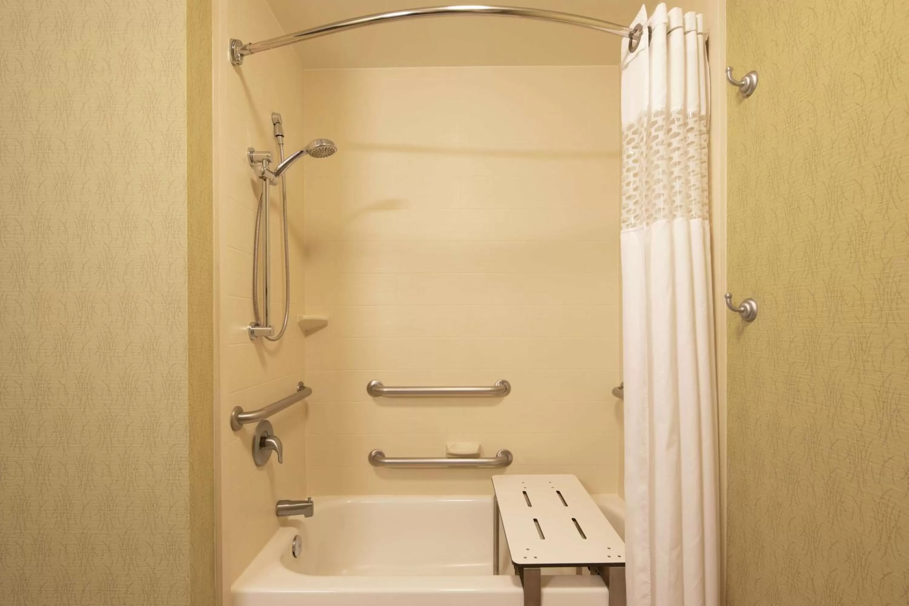 Bathroom in Hampton Inn Atlanta-Town Center/Kennesaw