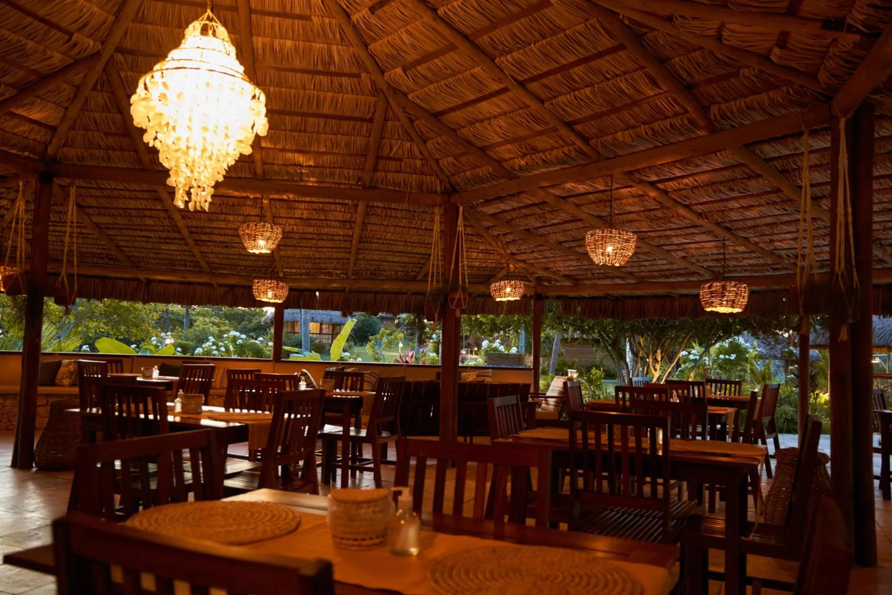 Restaurant/Places to Eat in Kauli Seadi Beach Hotel