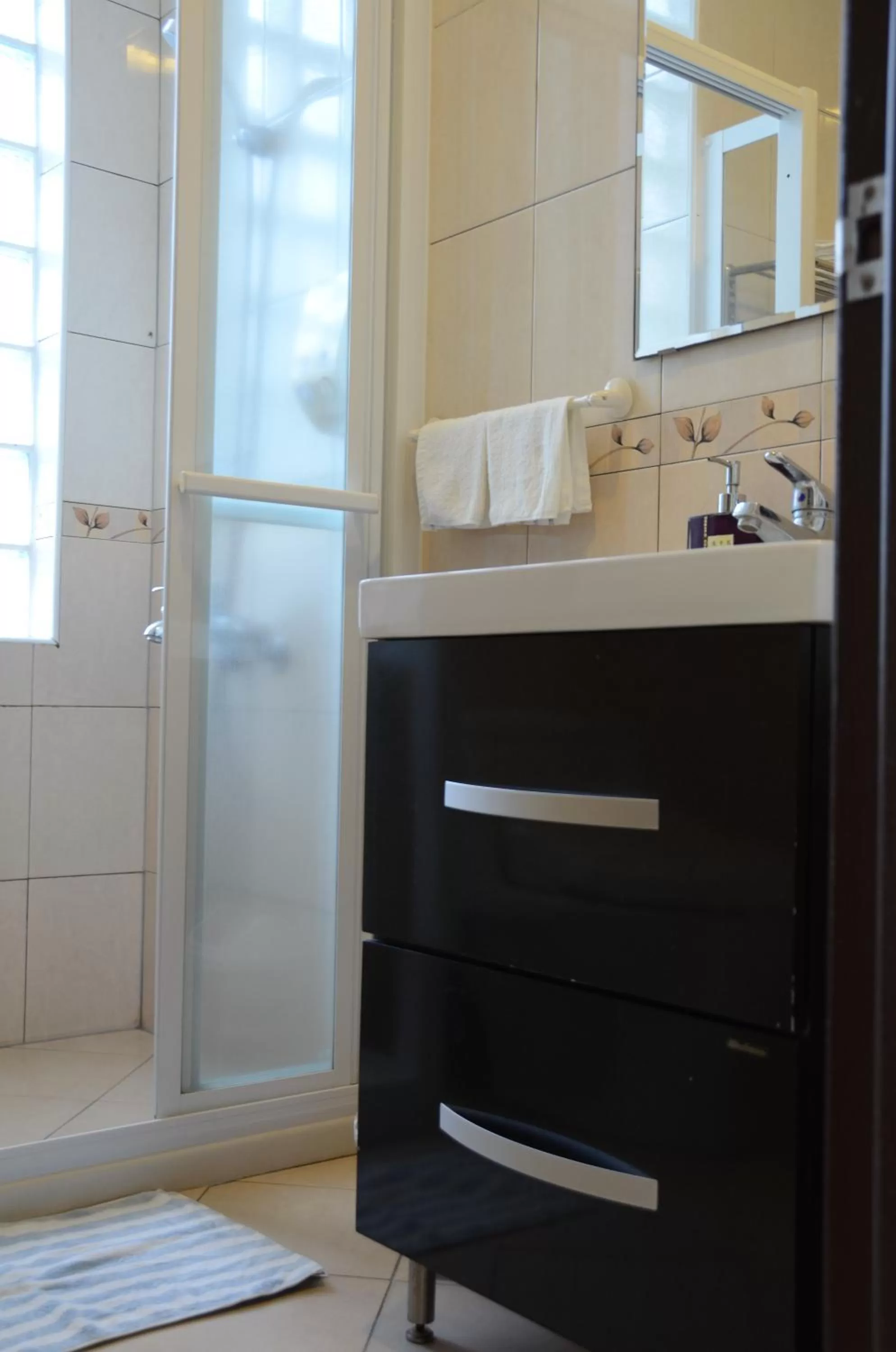 Bathroom in Rainbow Bridge B&B