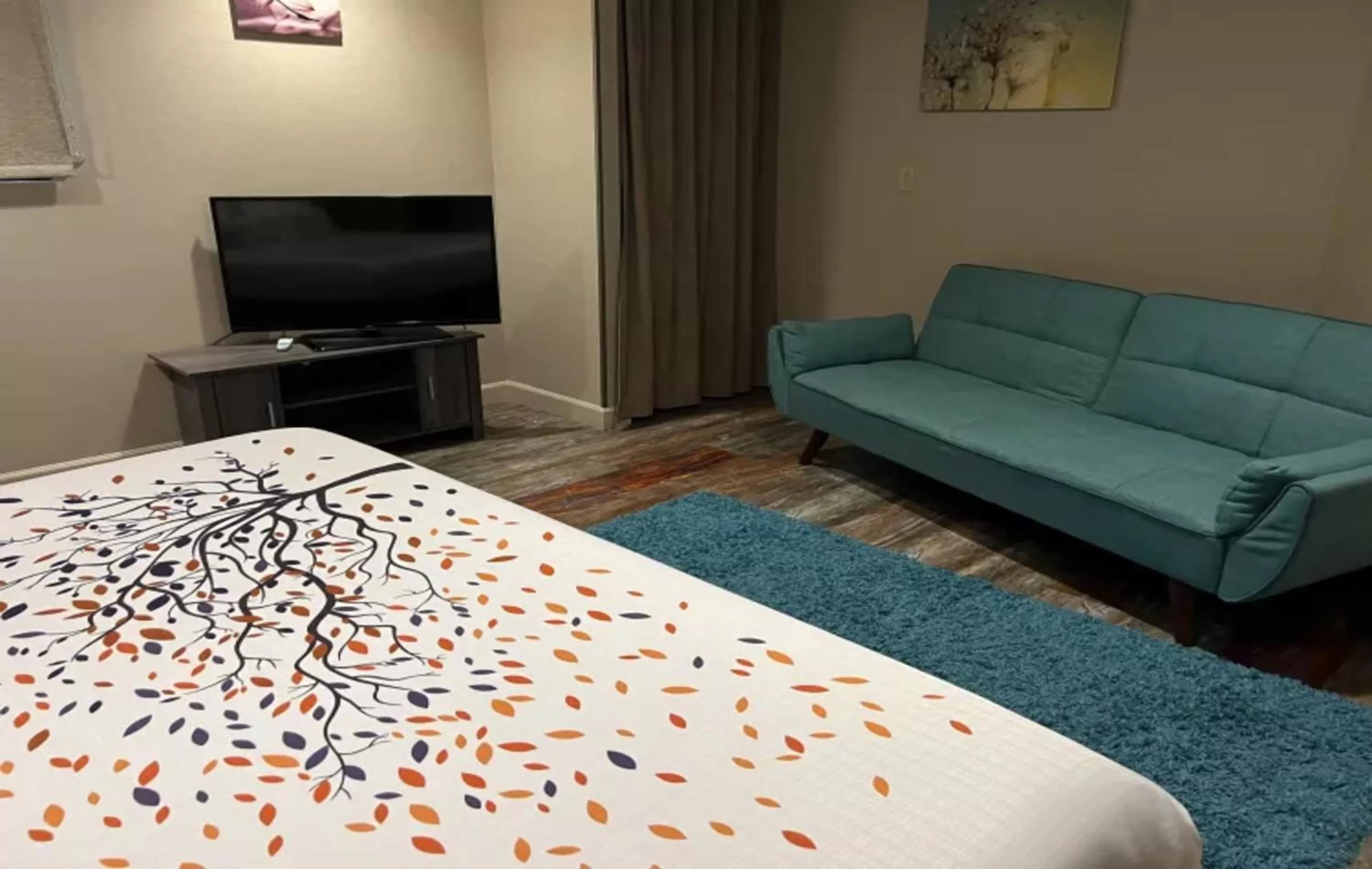 Bedroom, Bed in Empeiria High Sierra Hotel