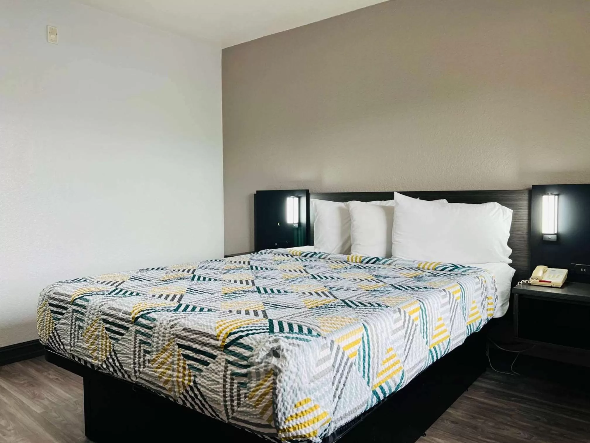 Bedroom, Bed in Motel 6-La Mesa, CA - San Diego