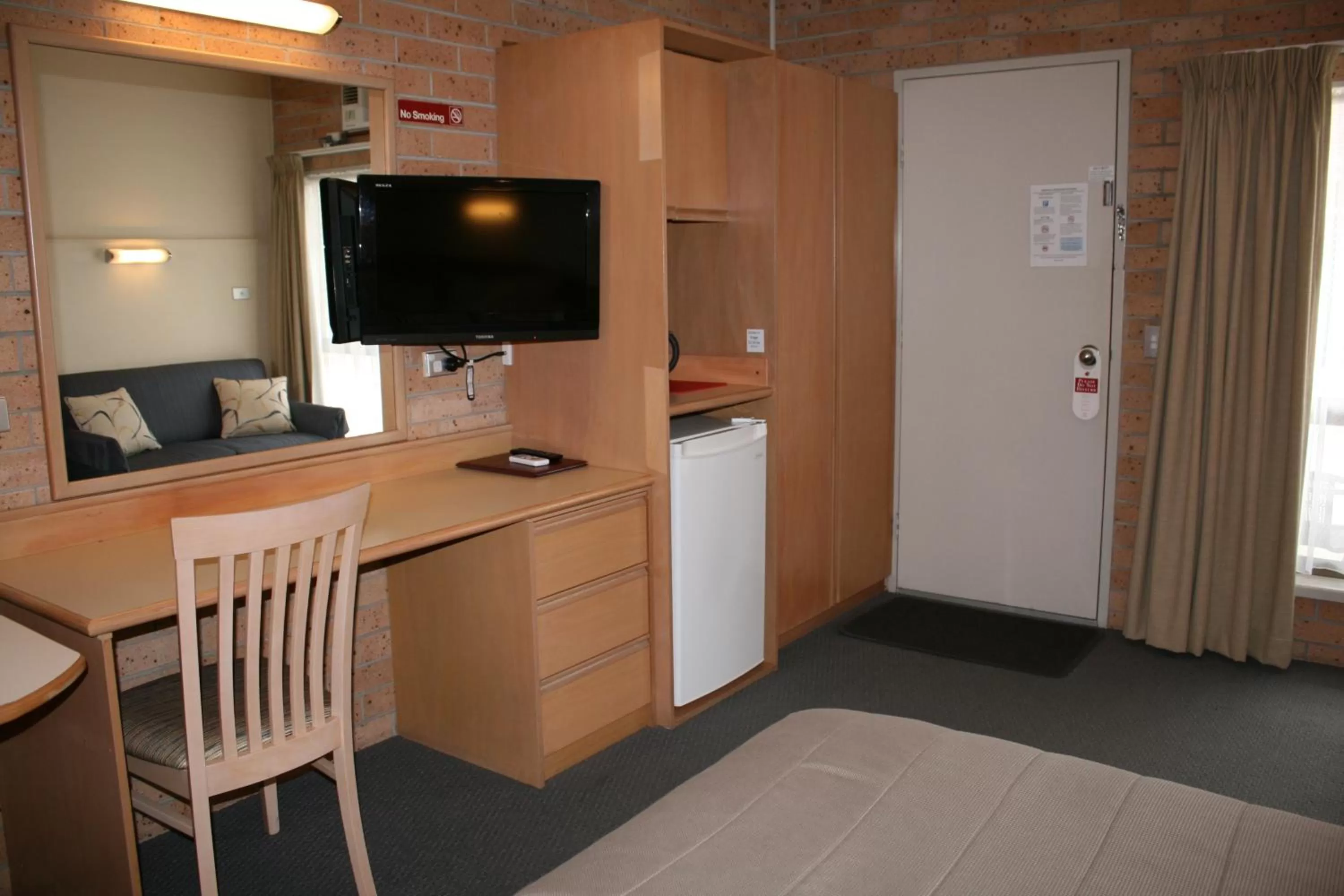 TV and multimedia in Marriott Park Motel