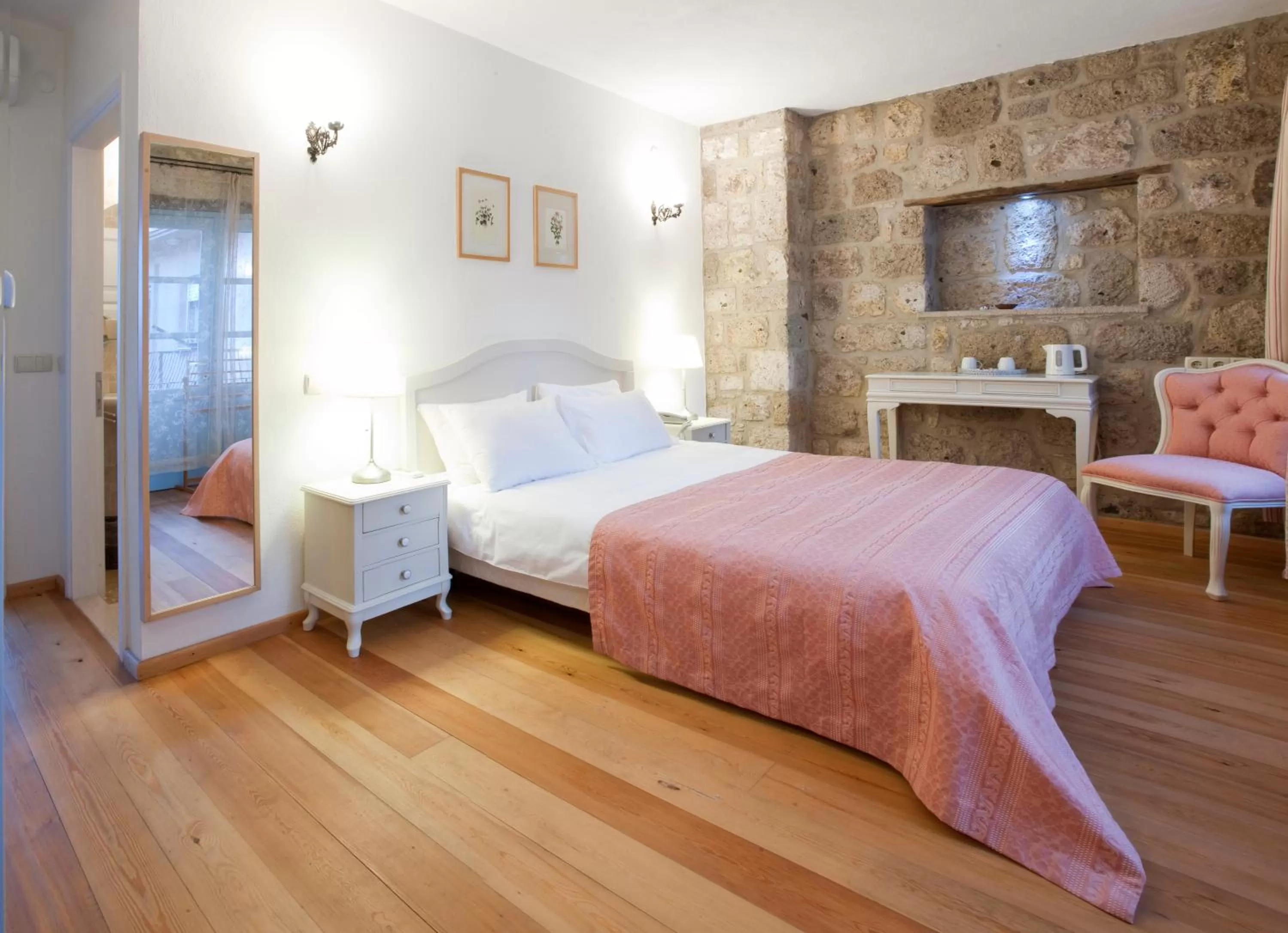 Photo of the whole room, Bed in MaSaLa Otel