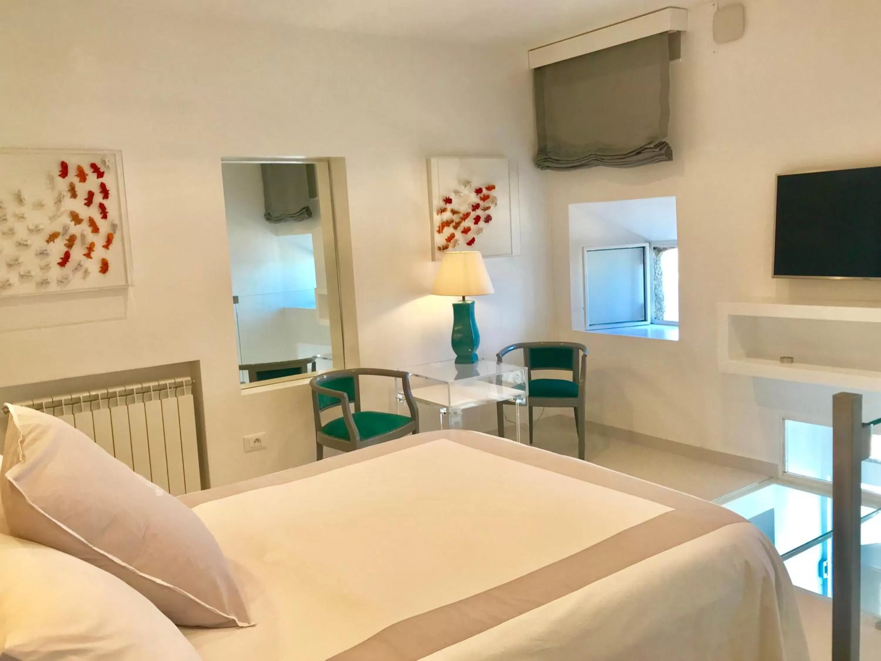 Bedroom, Bed in Les Lilas