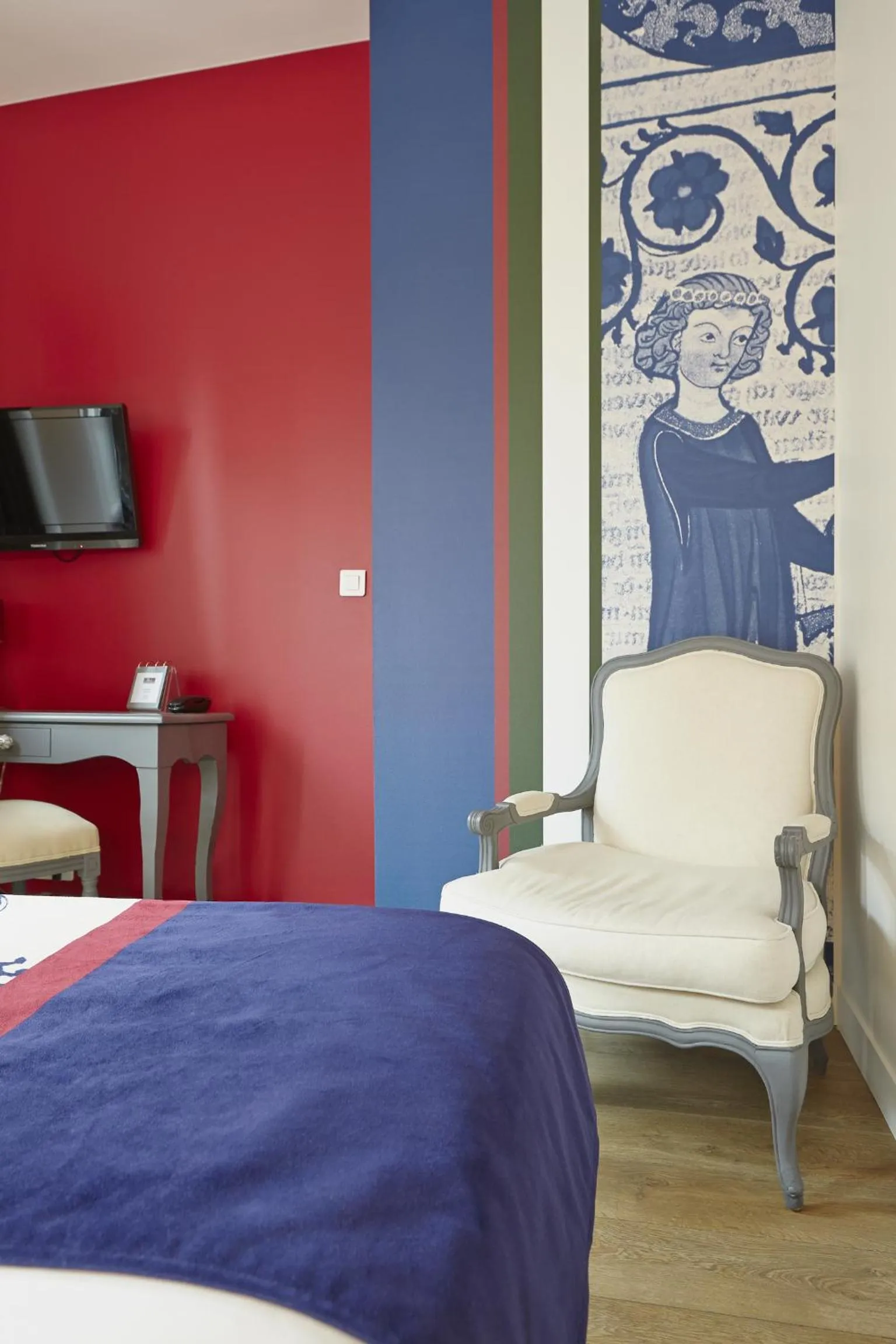 Decorative detail, Bed in Hôtel St Sernin