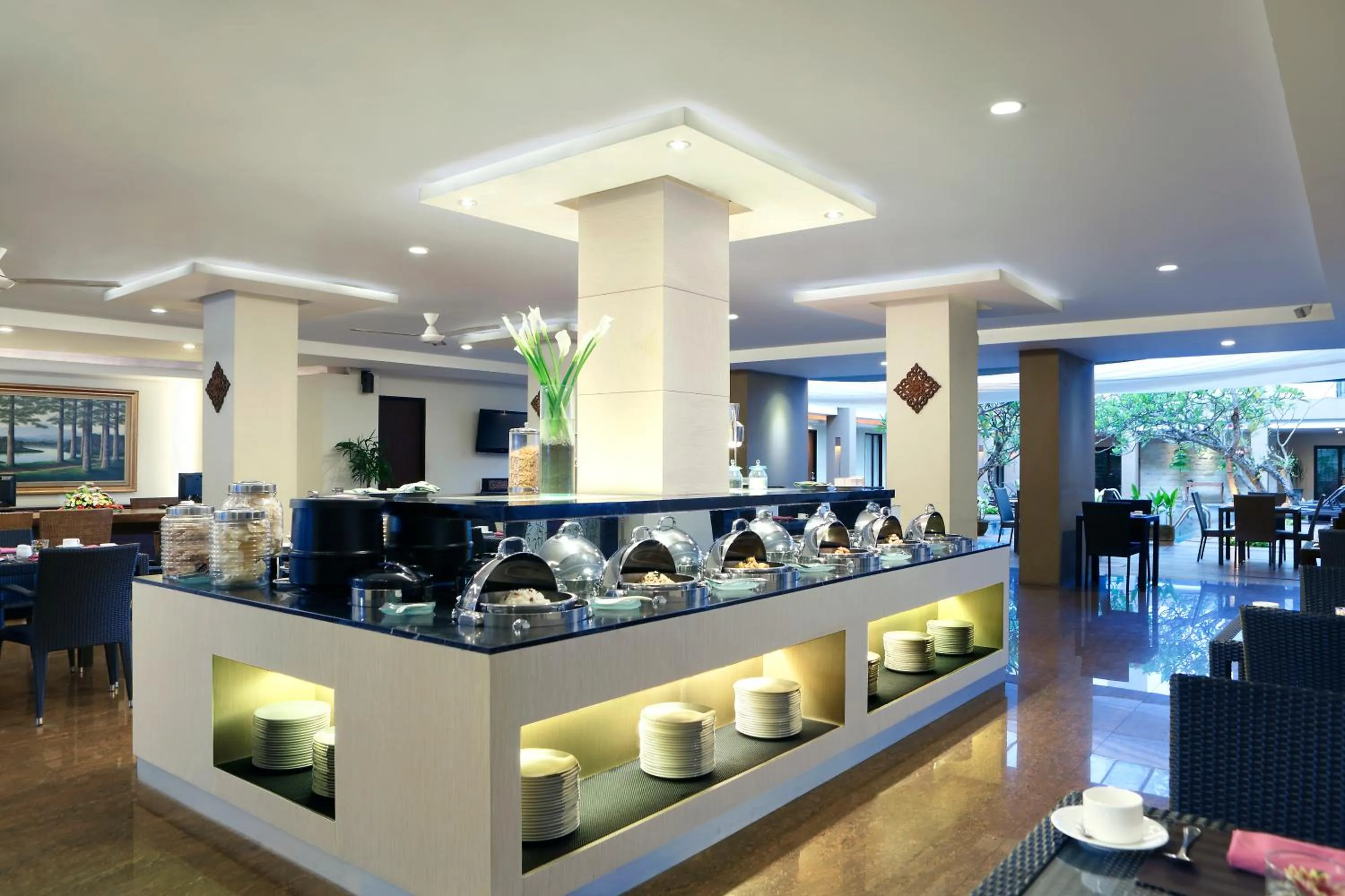 Restaurant/places to eat in Hotel Santika Kuta