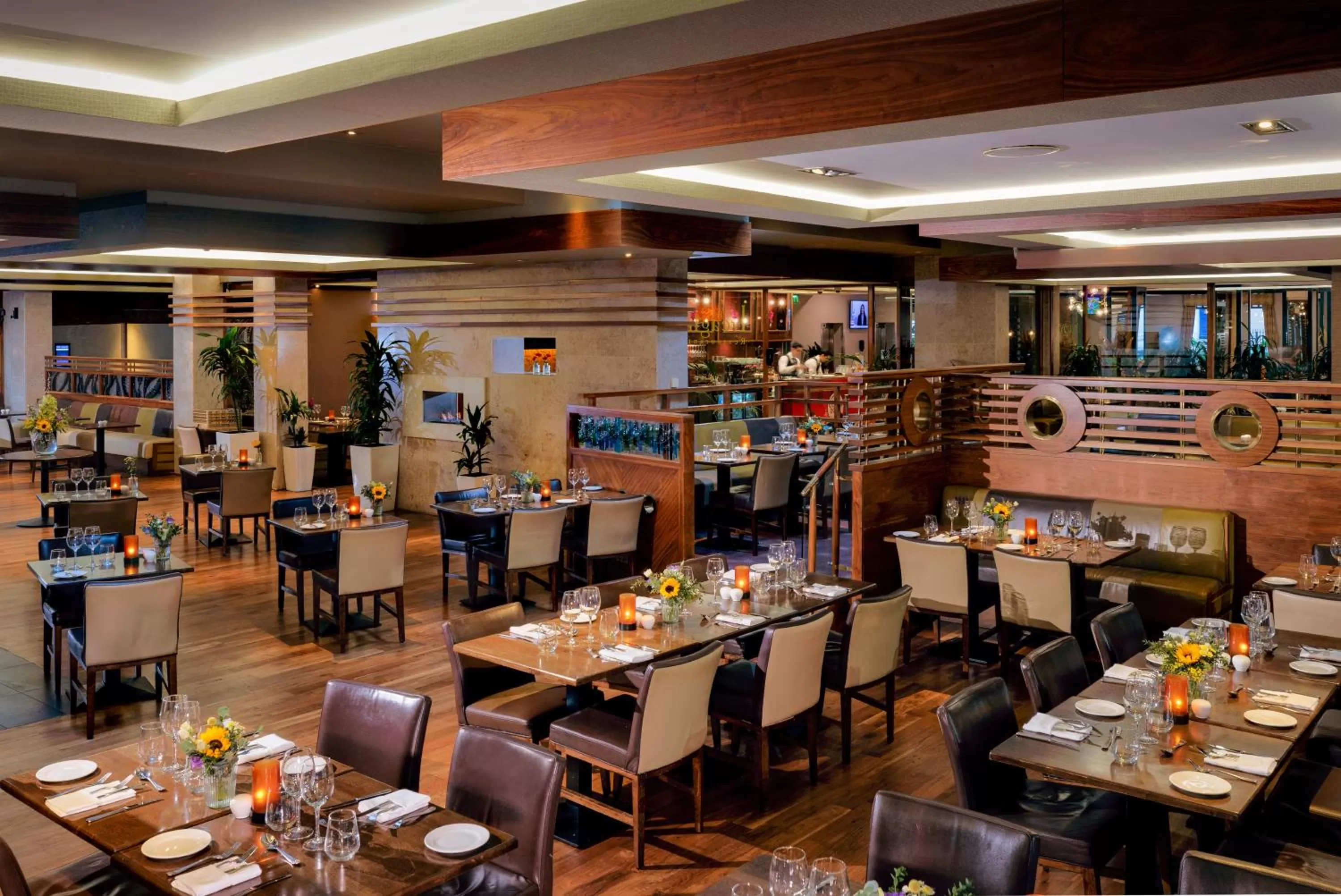 Restaurant/places to eat in Camden Court Hotel