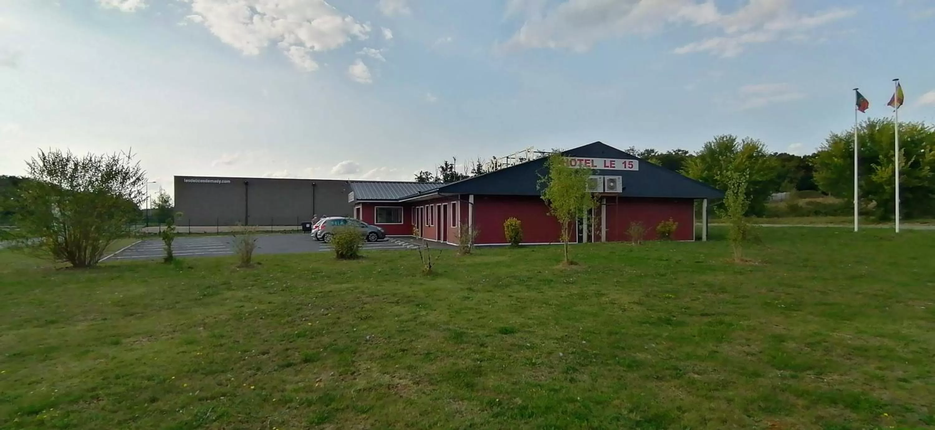 Property building in Hôtel Le 15 Périgueux proximité A 89