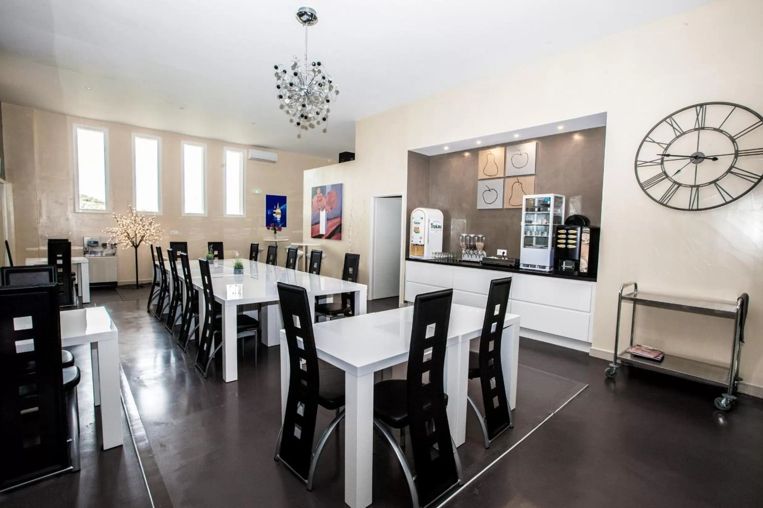 Restaurant/places to eat in Château de Valloubière