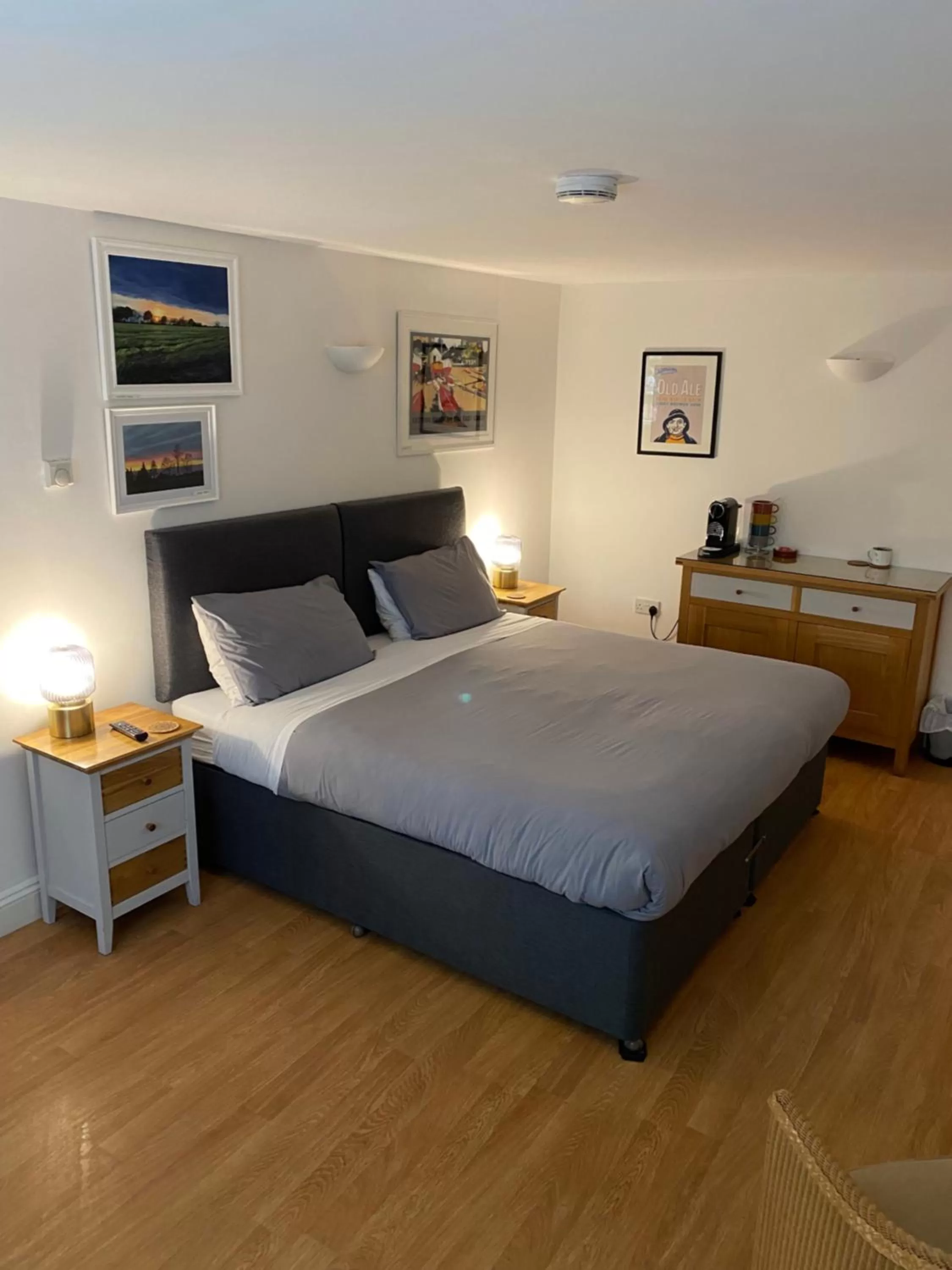 Bedroom, Bed in The Cherry Tree