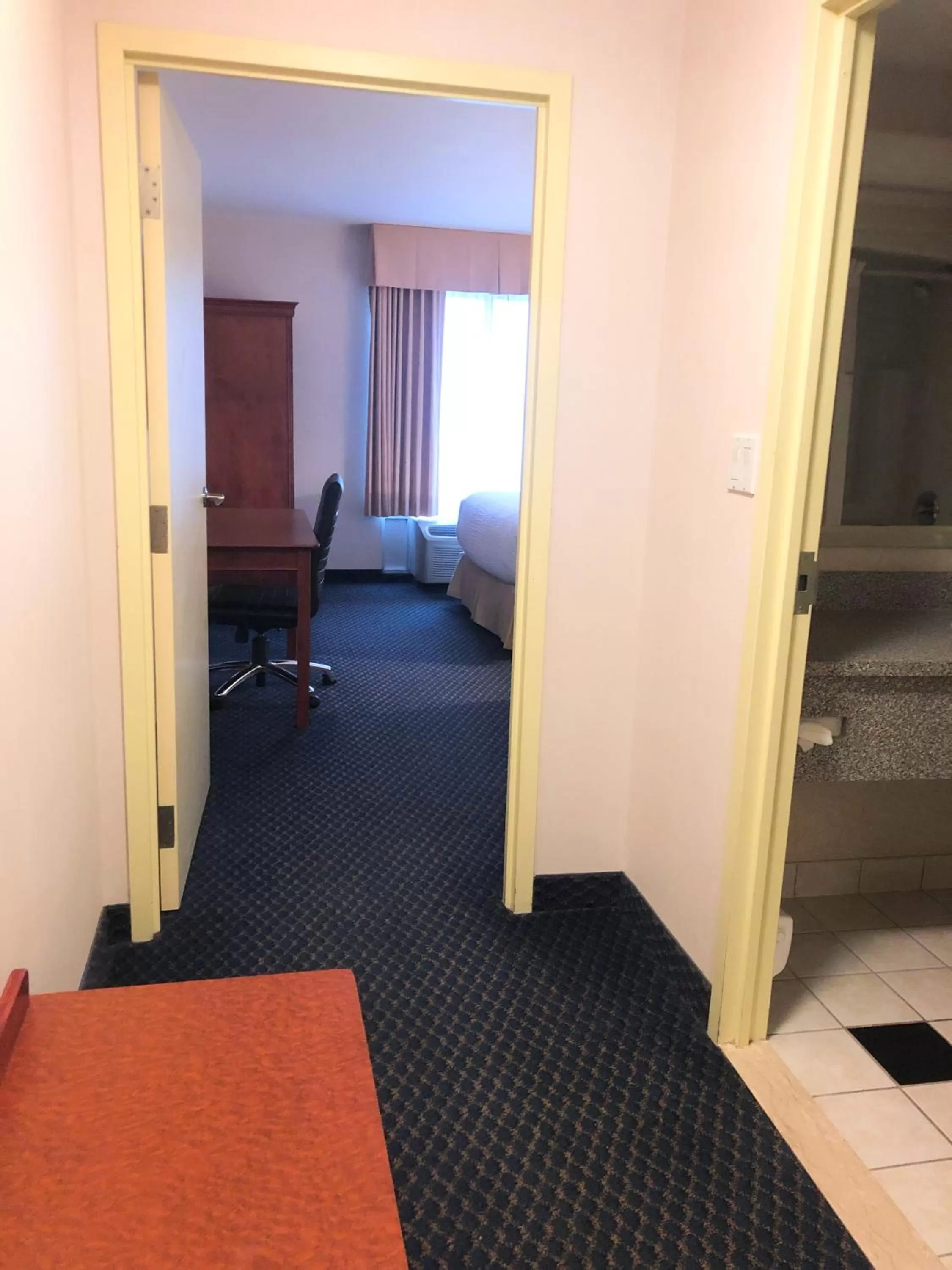 Bed in Days Inn by Wyndham Niagara Falls Centre St By the Falls