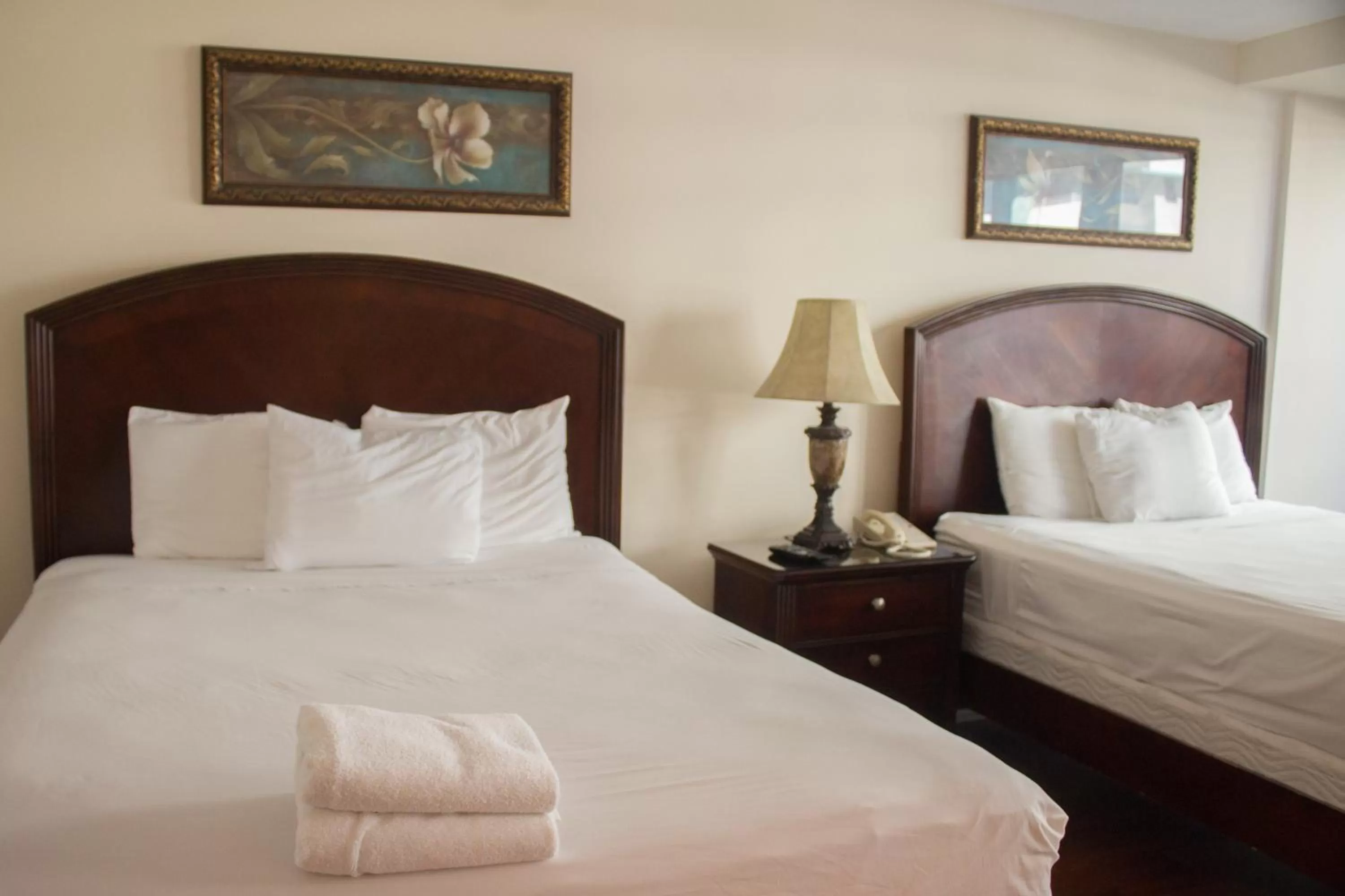 Photo of the whole room, Bed in The Alexander Beach Residences