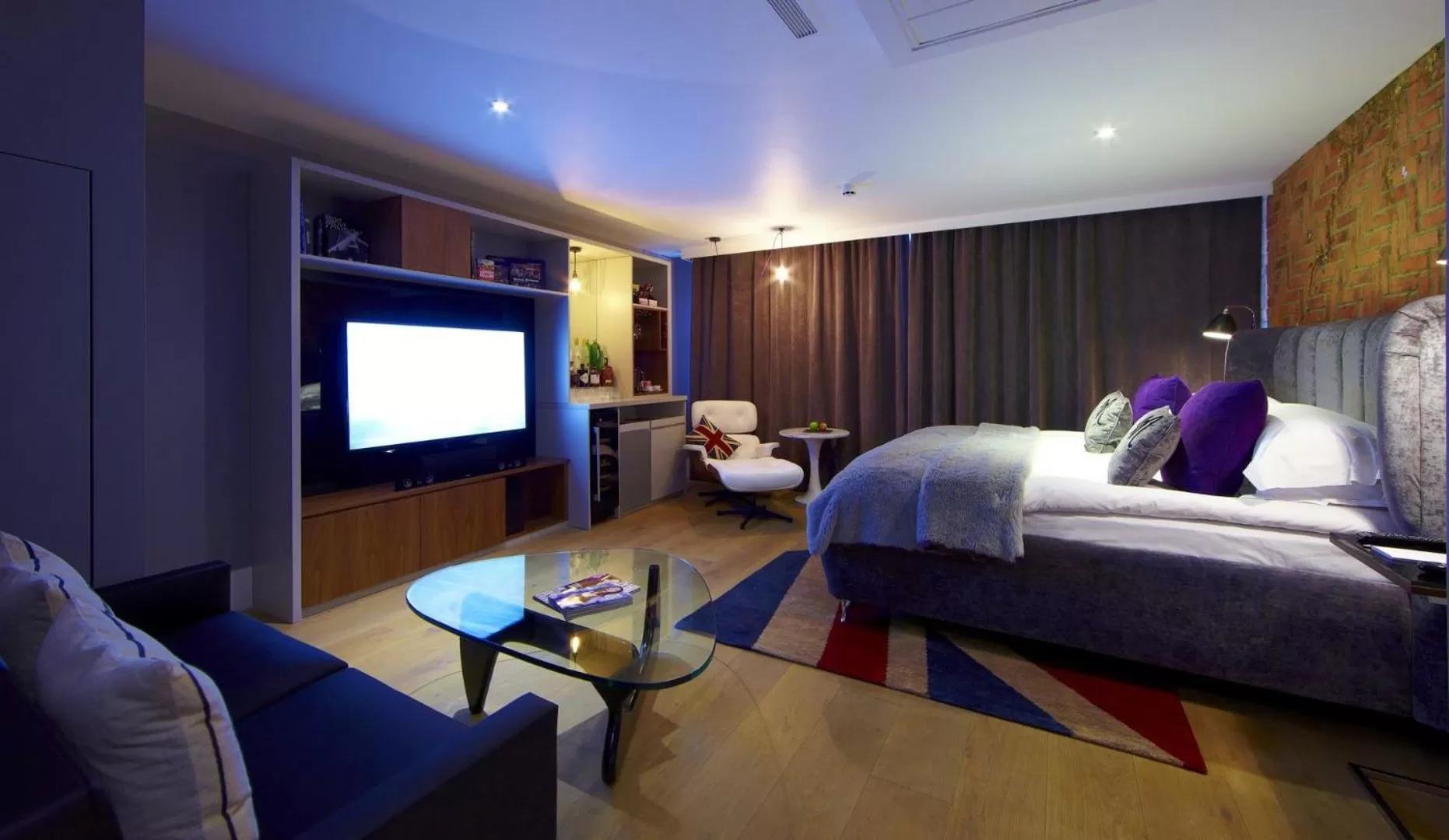 Bedroom, Bed in Malmaison London