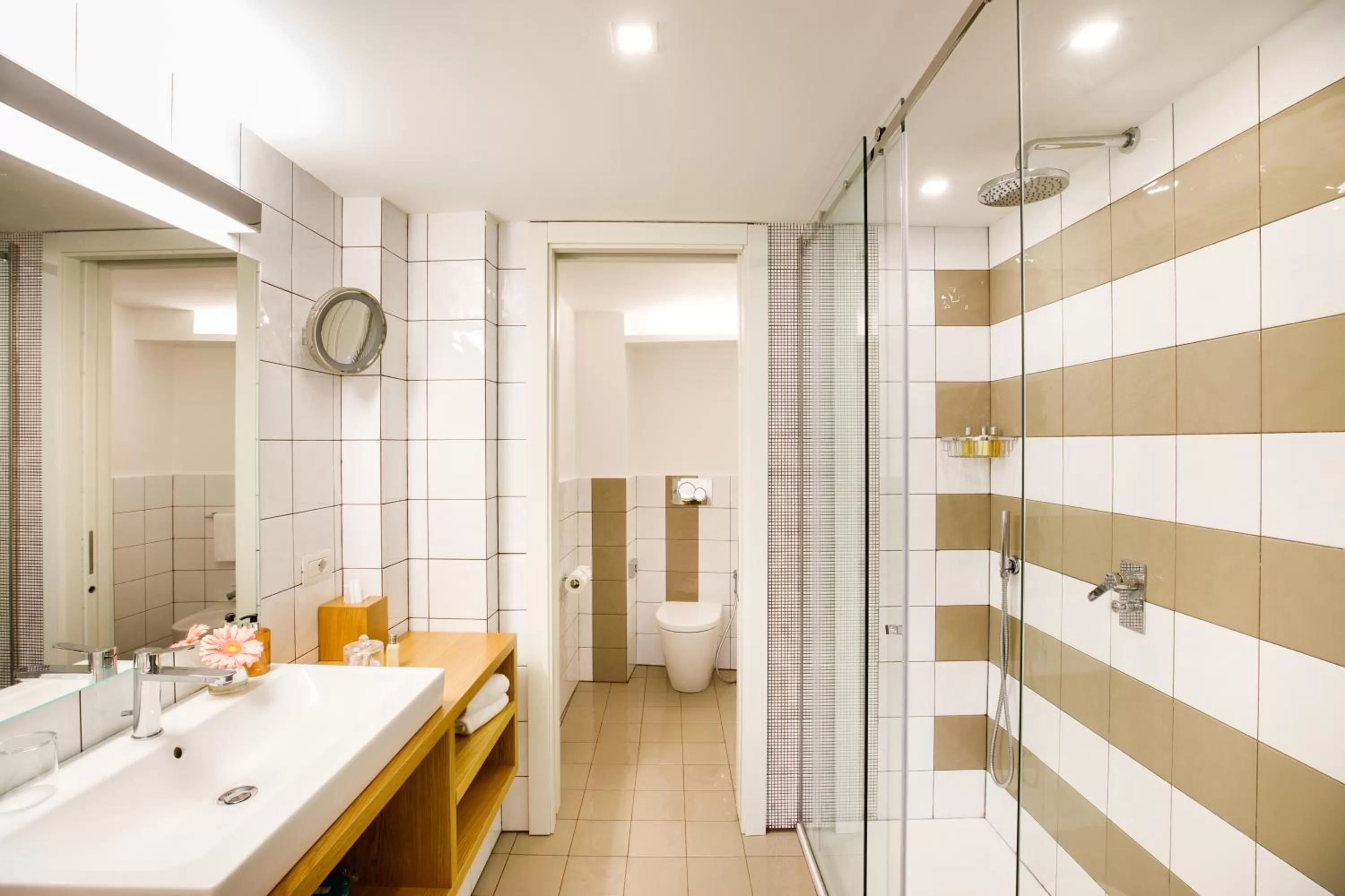 Shower in Villa Fiorella Art Hotel