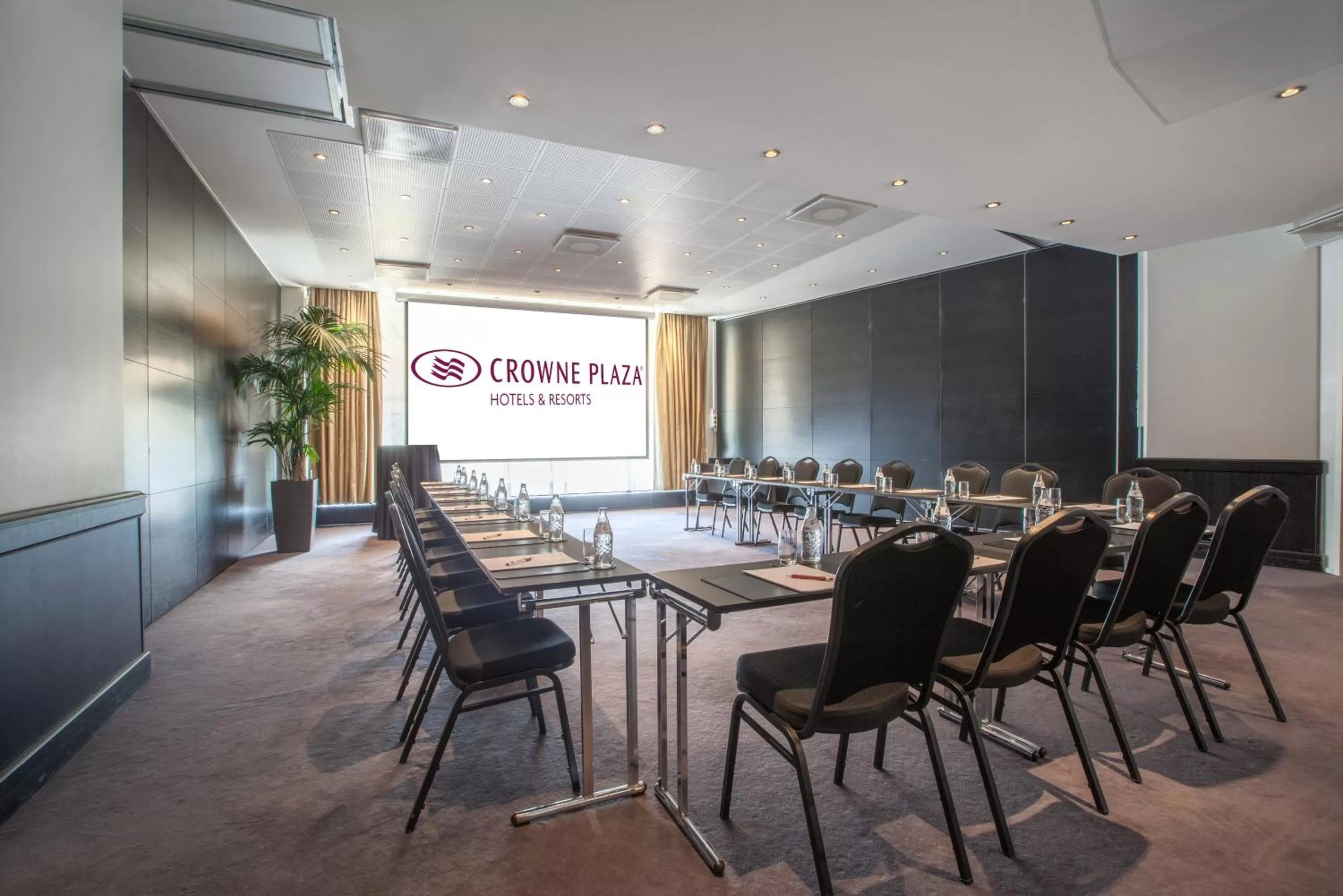 Meeting/conference room in Crowne Plaza Helsinki - Hesperia by IHG