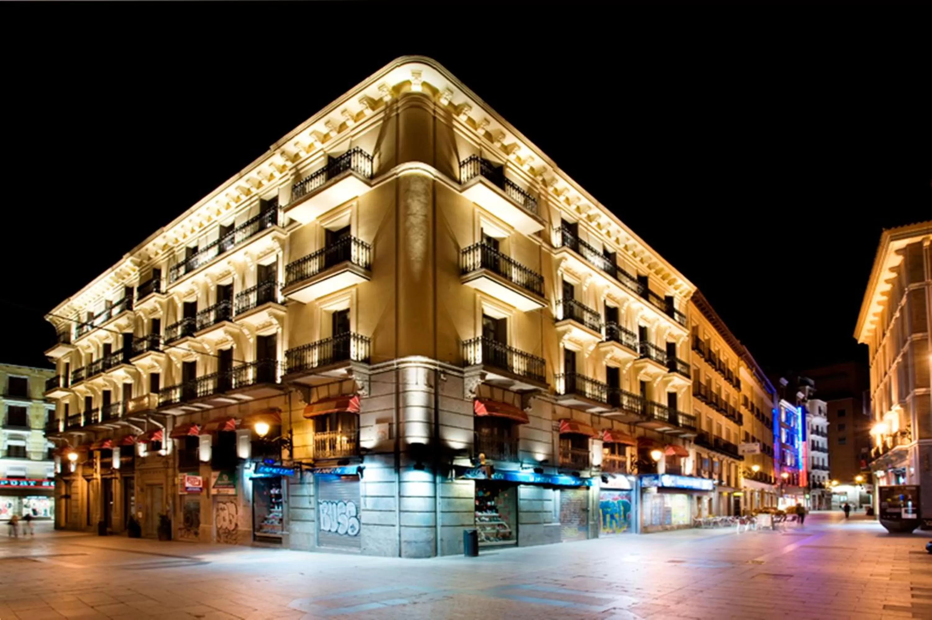 Facade/entrance in Petit Palace Preciados