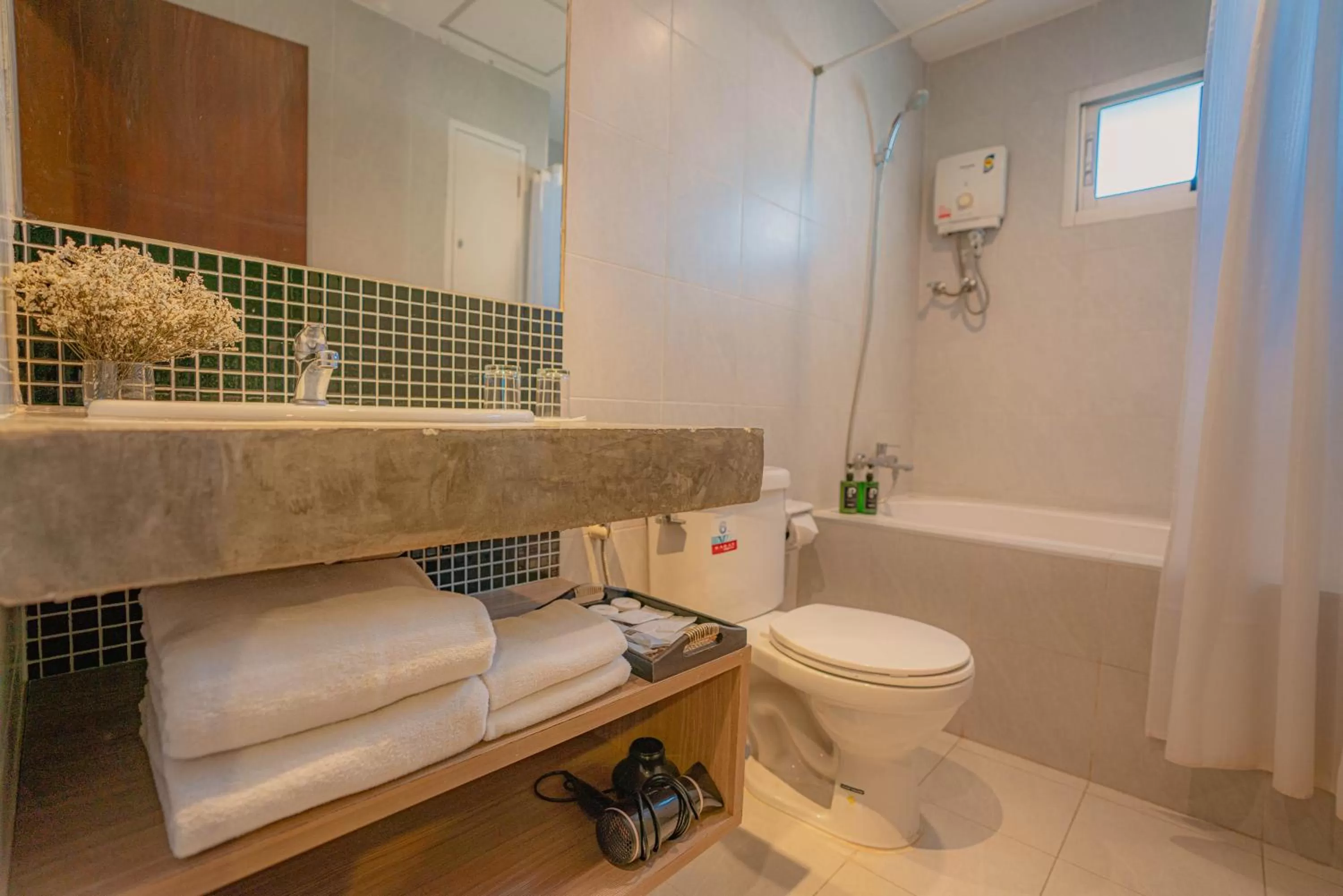 Bathroom in Peace Land Khaosan