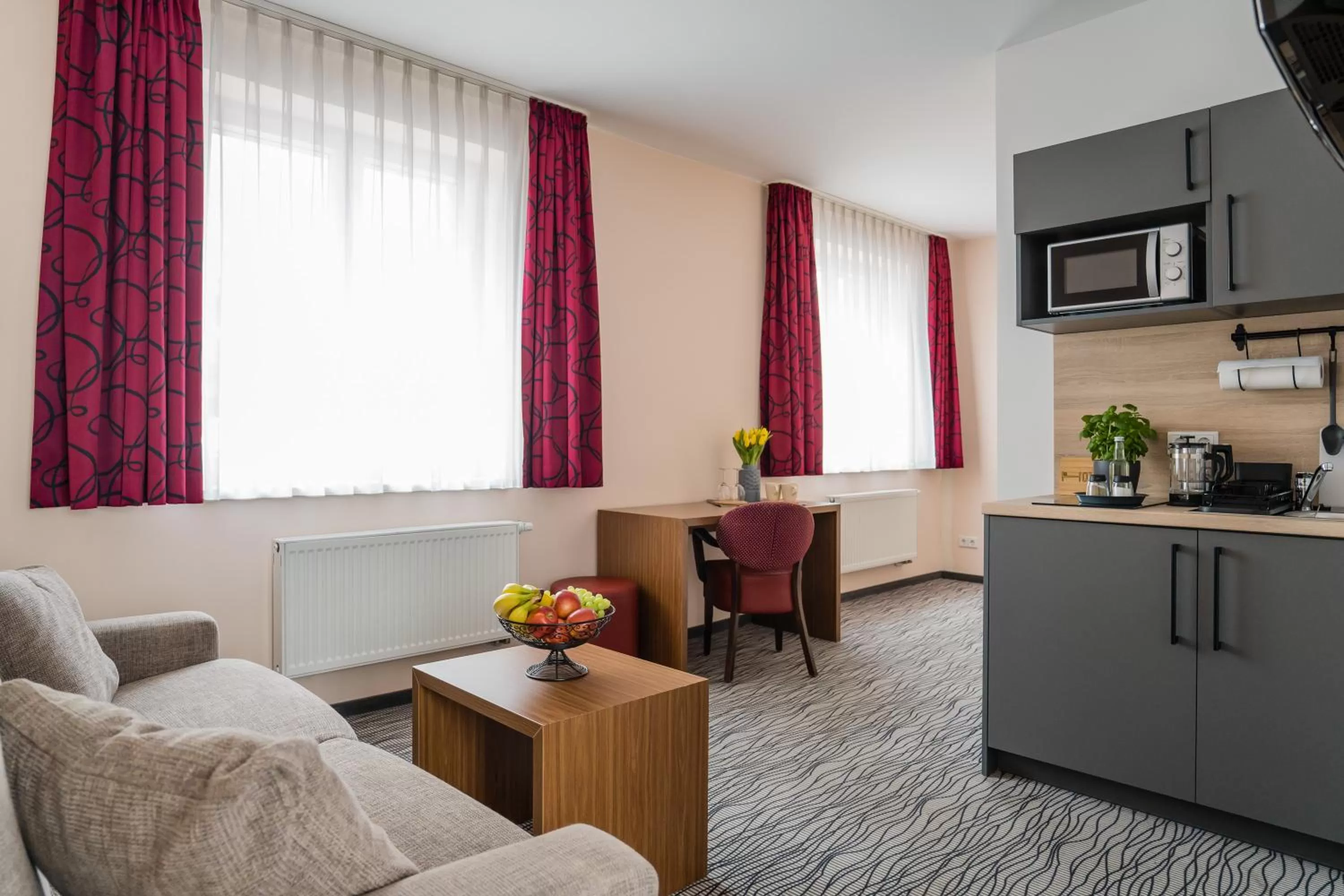 Kitchen or kitchenette, Seating Area in Point Hotel Apartments and Rooms