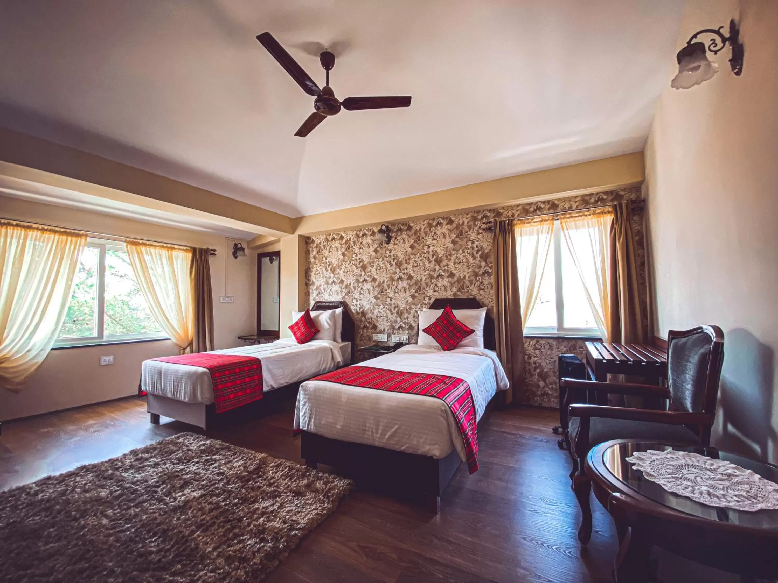 Photo of the whole room in Windermere Inn