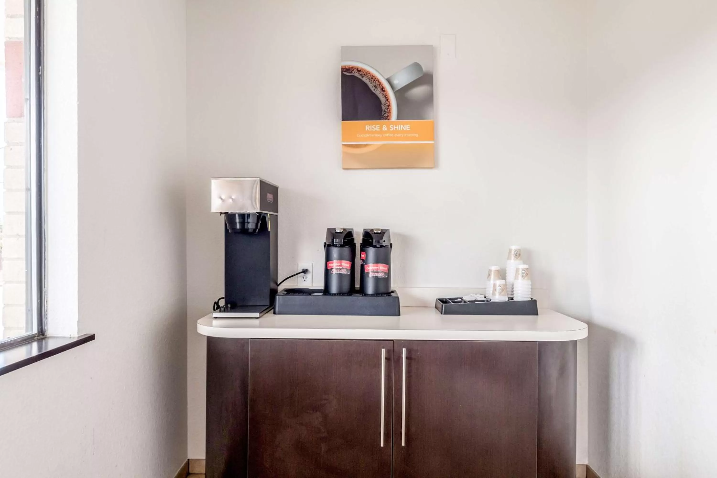 Coffee/tea facilities in Motel 6-San Antonio, TX - South WW White Rd