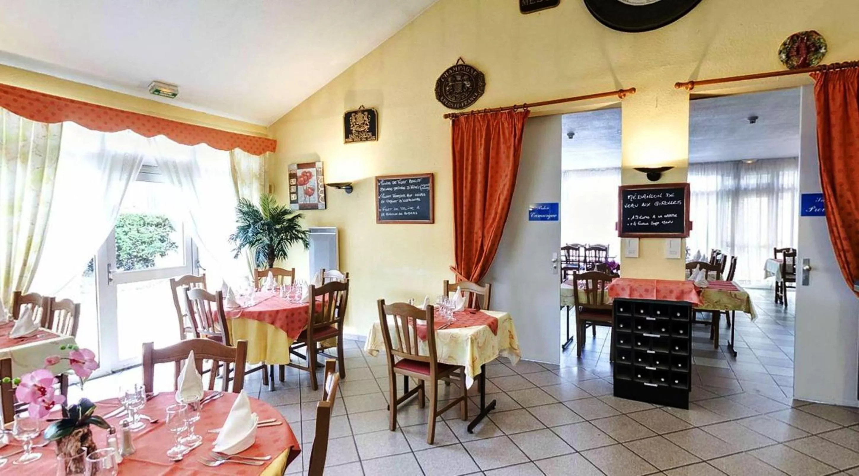 Restaurant/places to eat in Logis Hôtel - Le Relais du Parisis