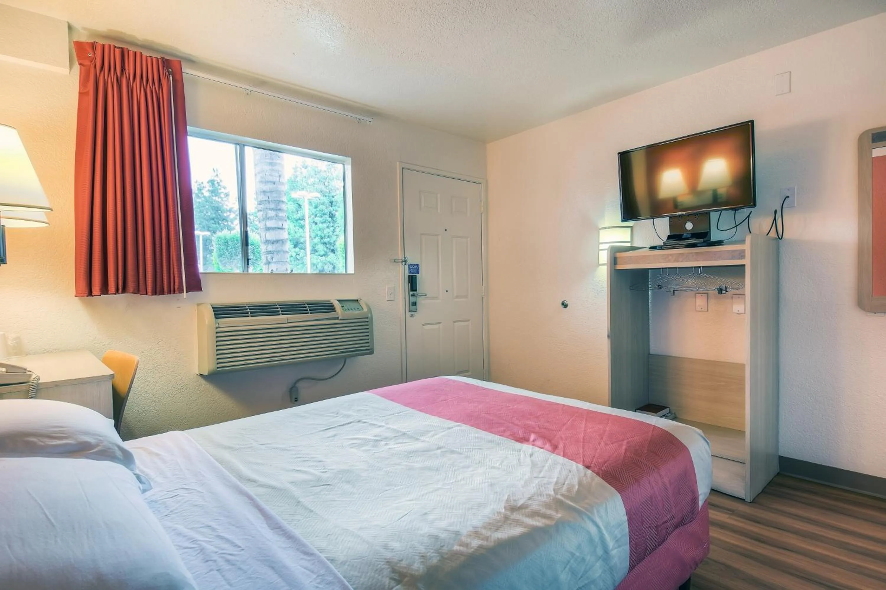 Bedroom, Bed in Motel 6-Chino, CA - Los Angeles Area