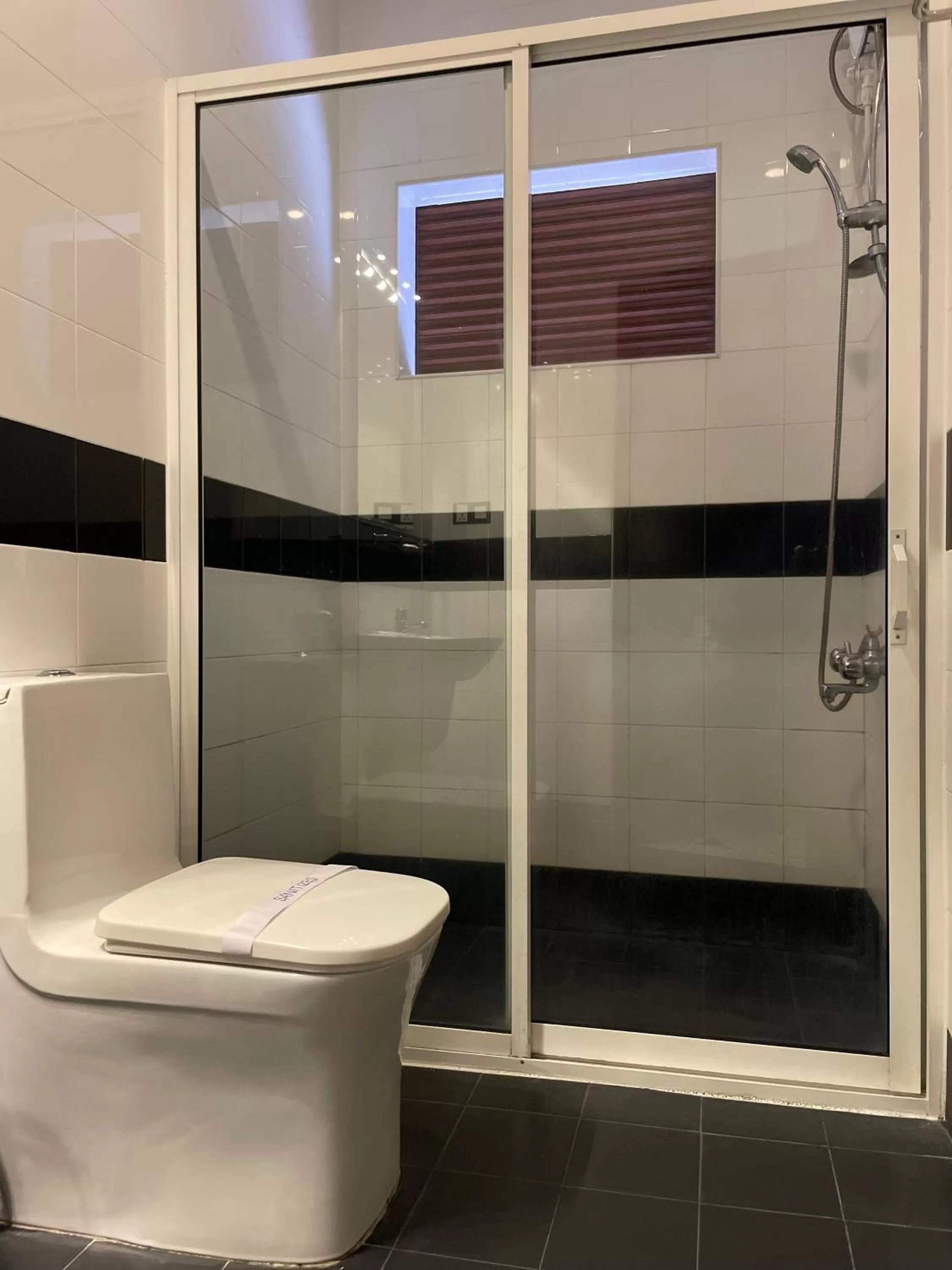 Shower, Bathroom in Eagle's Residence