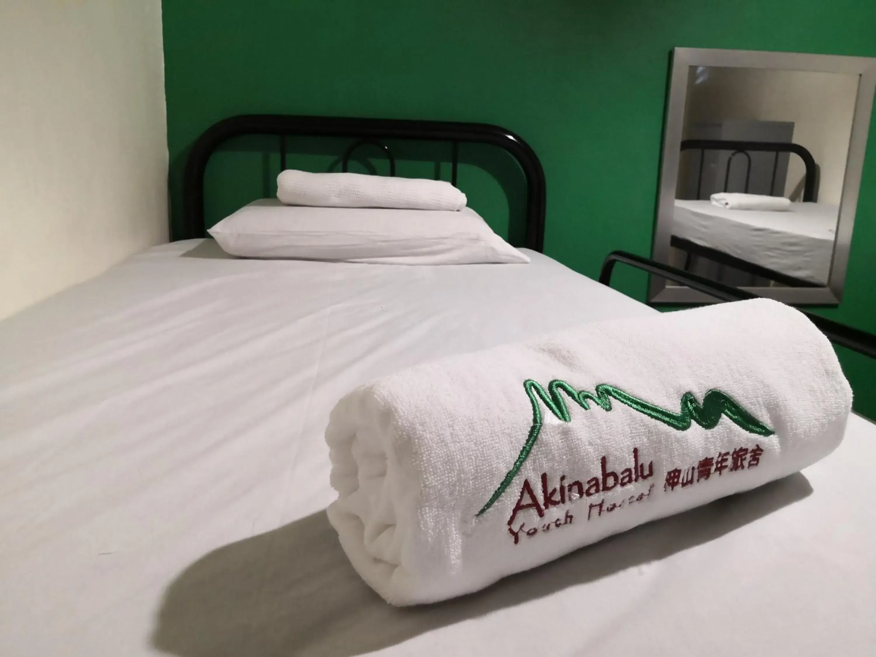 Bed in 4-Beds Mixed Dormitory Room in Akinabalu Youth Hostel Bed in 4-Beds Mixed Dormitory Room in Akinabalu Youth Hostel